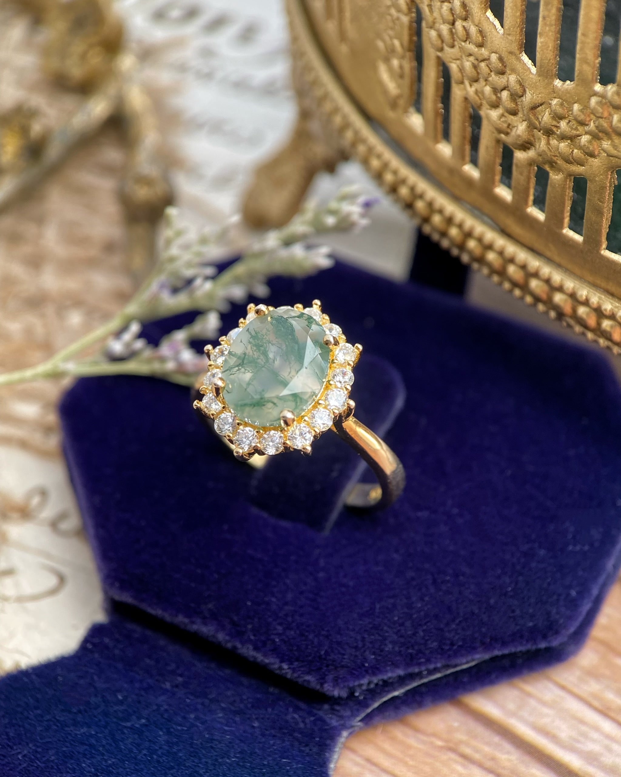 【Morrigan】 Bague de fiançailles unique, faite main, en agate mousse verte naturelle de forme ovale, 3 carats