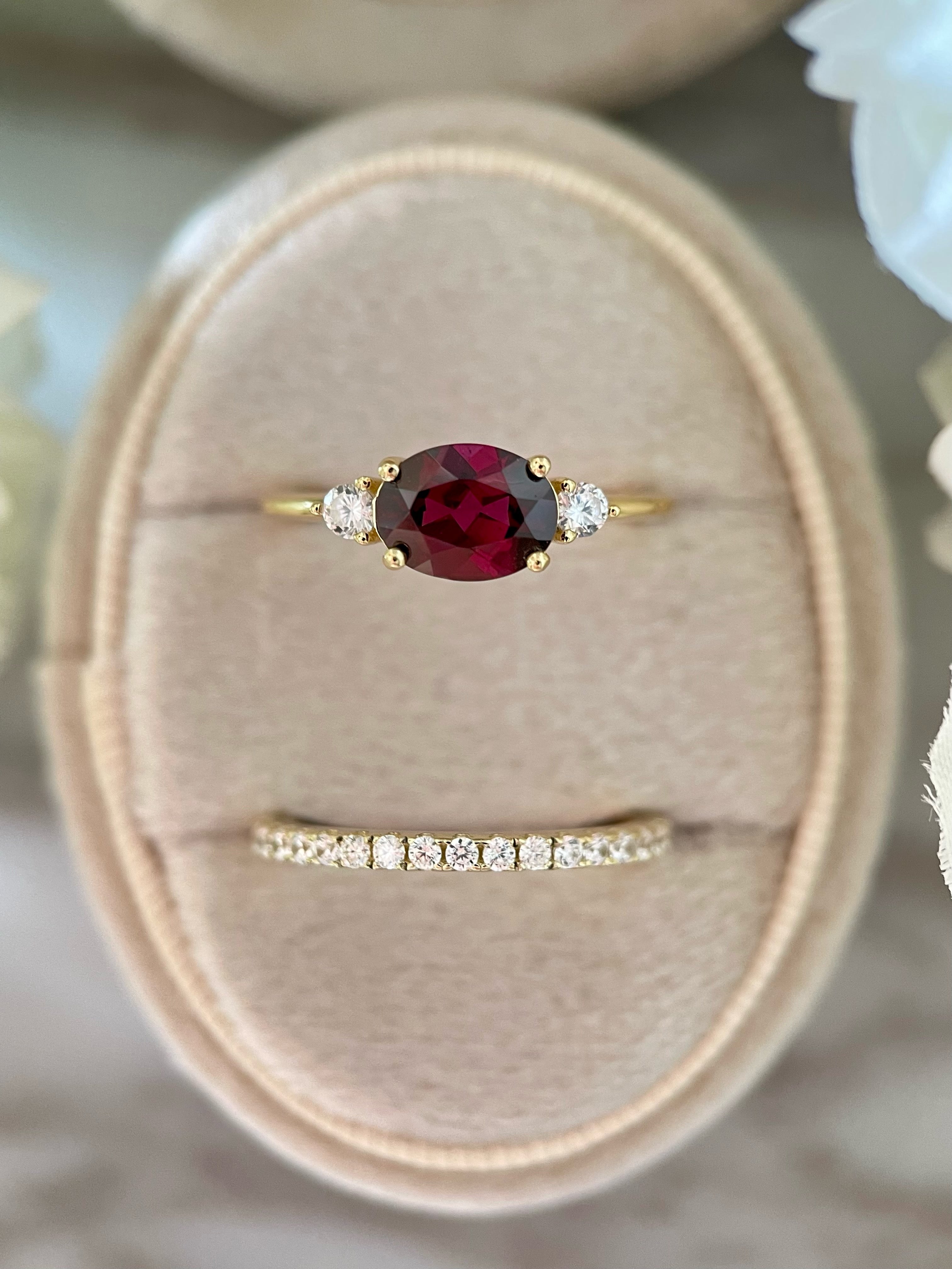 【Ensemble Rubicund Ember】Ensemble unique de bagues de fiançailles en grenat rhodolite naturel fait main, 2 pièces, 1,5 ct, forme ovale