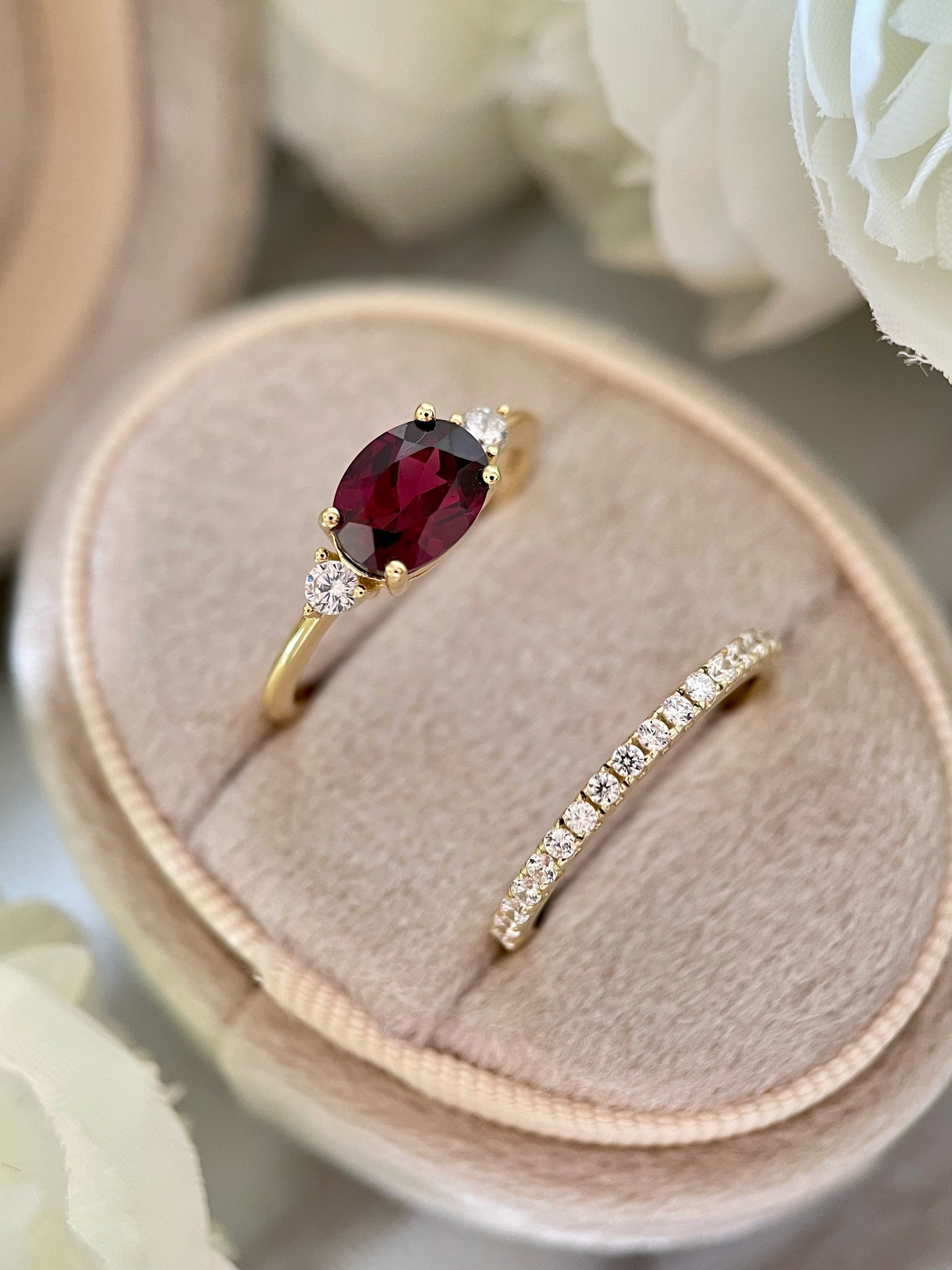 【Ensemble Rubicund Ember】Ensemble unique de bagues de fiançailles en grenat rhodolite naturel fait main, 2 pièces, 1,5 ct, forme ovale