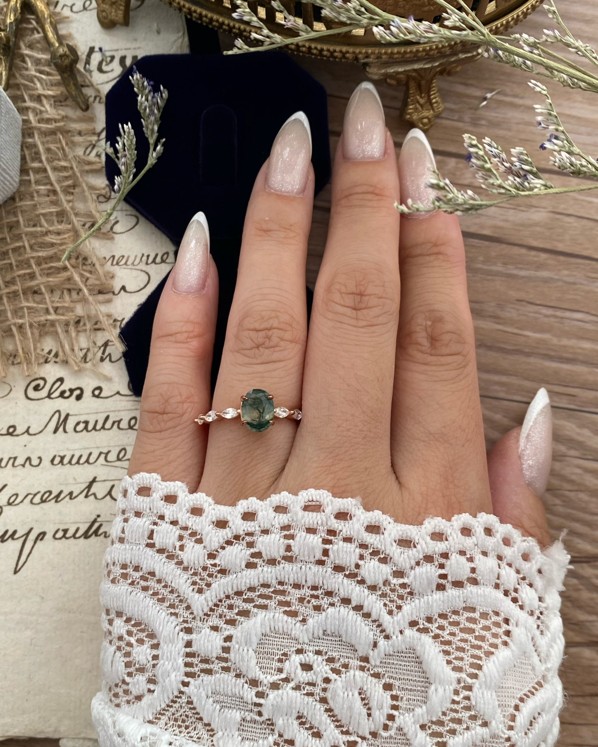 【Greenwood】Bague de fiançailles unique en agate mousse naturelle faite à la main, 1,5 ct, forme ovale