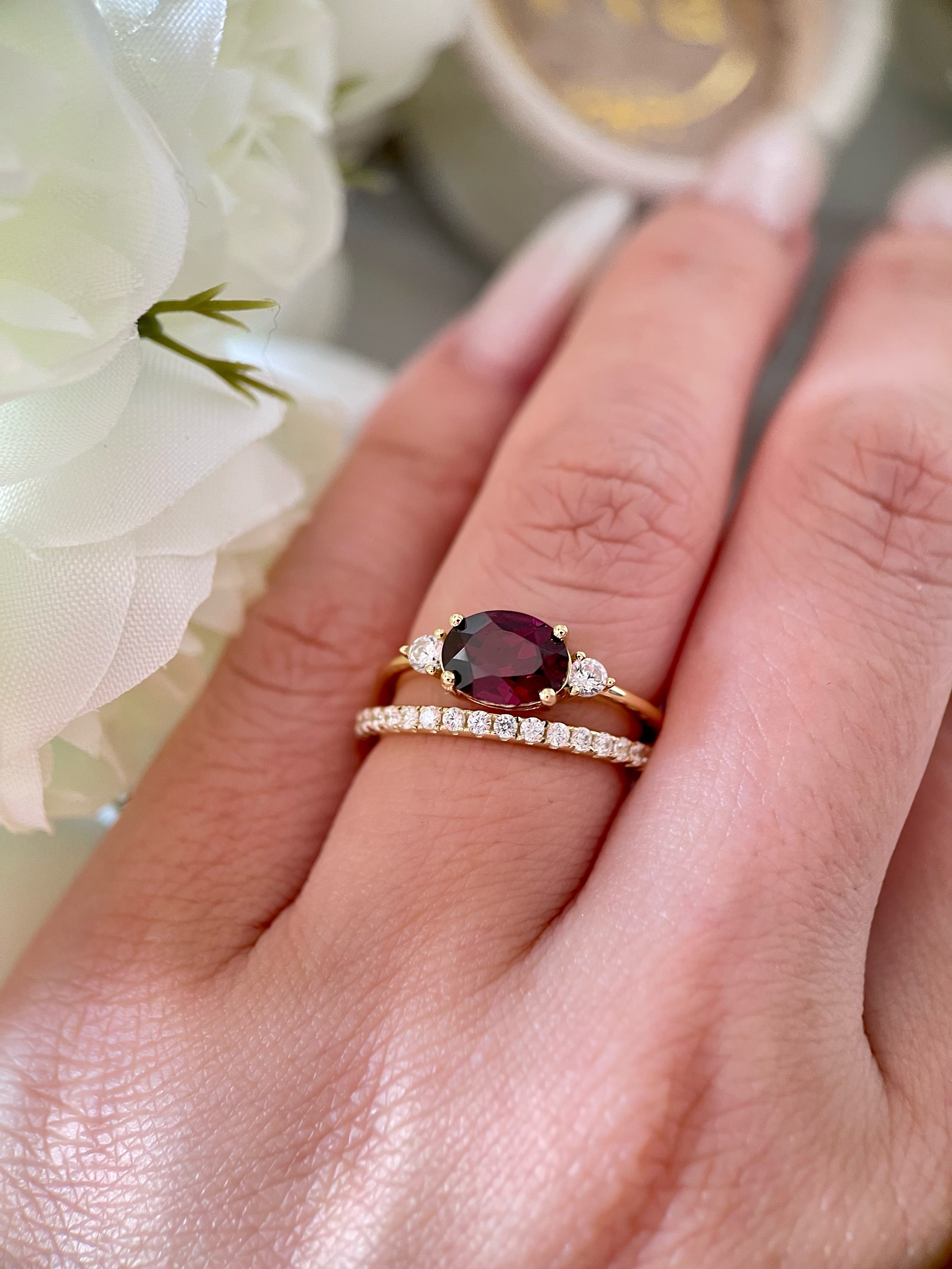 【Ensemble Rubicund Ember】Ensemble unique de bagues de fiançailles en grenat rhodolite naturel fait main, 2 pièces, 1,5 ct, forme ovale