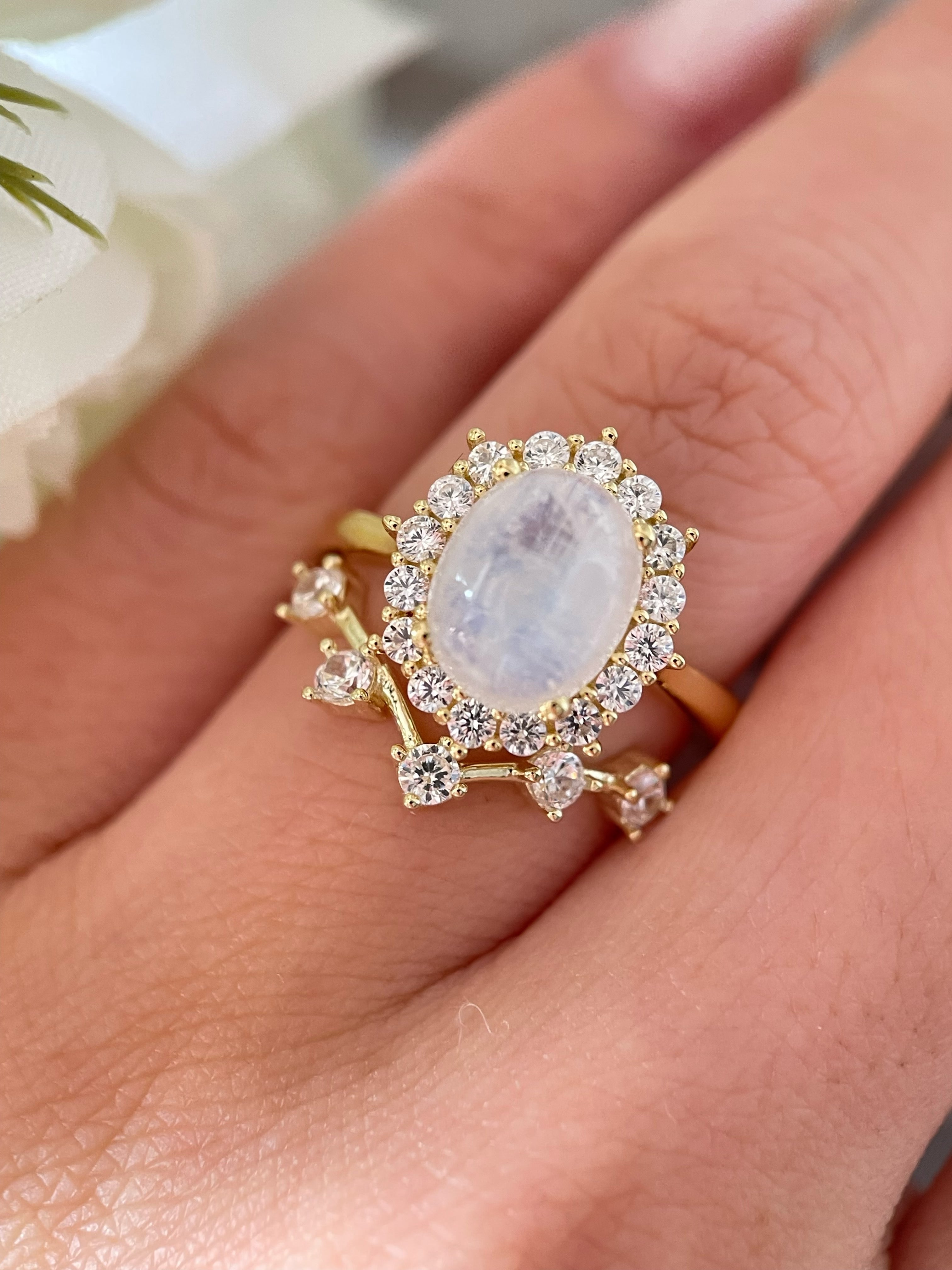 【ENSEMBLE SELENE】Ensemble de 2 bagues de fiançailles ovales en pierre de lune bleue naturelle, 3 carats, fabriquées à la main.