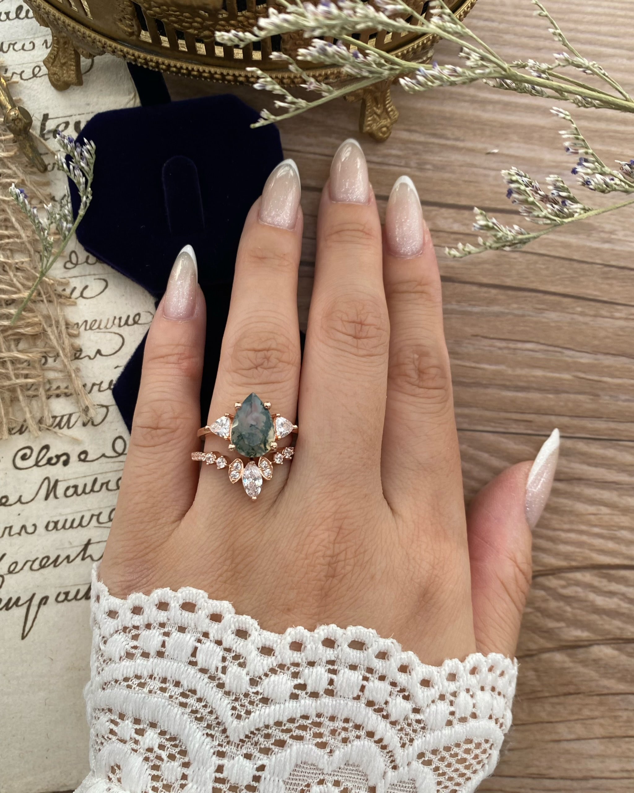 【ENSEMBLE NOISETTE】Ensemble de 2 bagues de fiançailles uniques, faites à la main, en agate mousse naturelle, 3 carats, forme poire