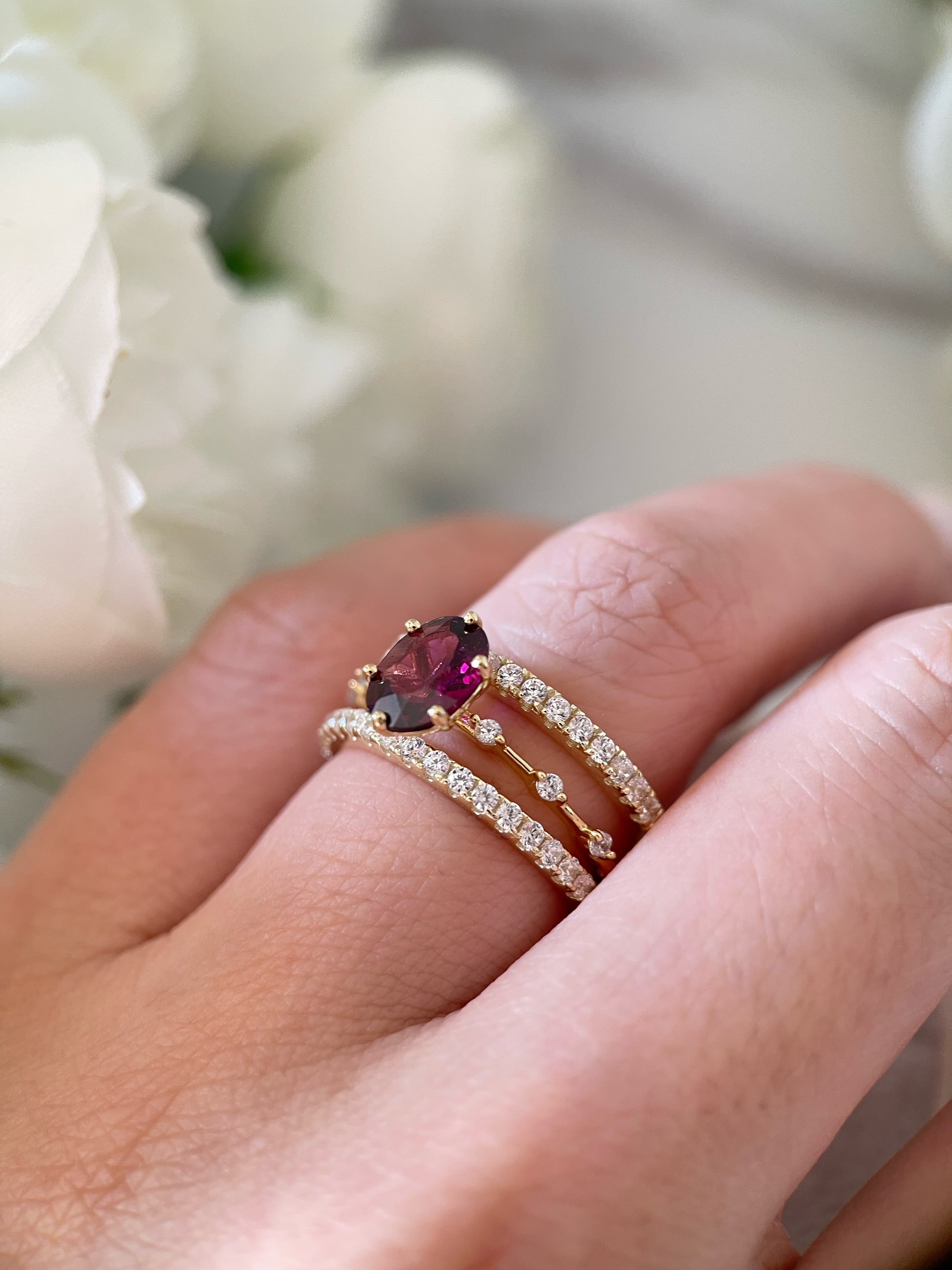 【Ensemble Passion】Ensemble de 3 bagues de fiançailles uniques, faites main, en grenat rhodolite naturel de 1,5 ct, forme ovale