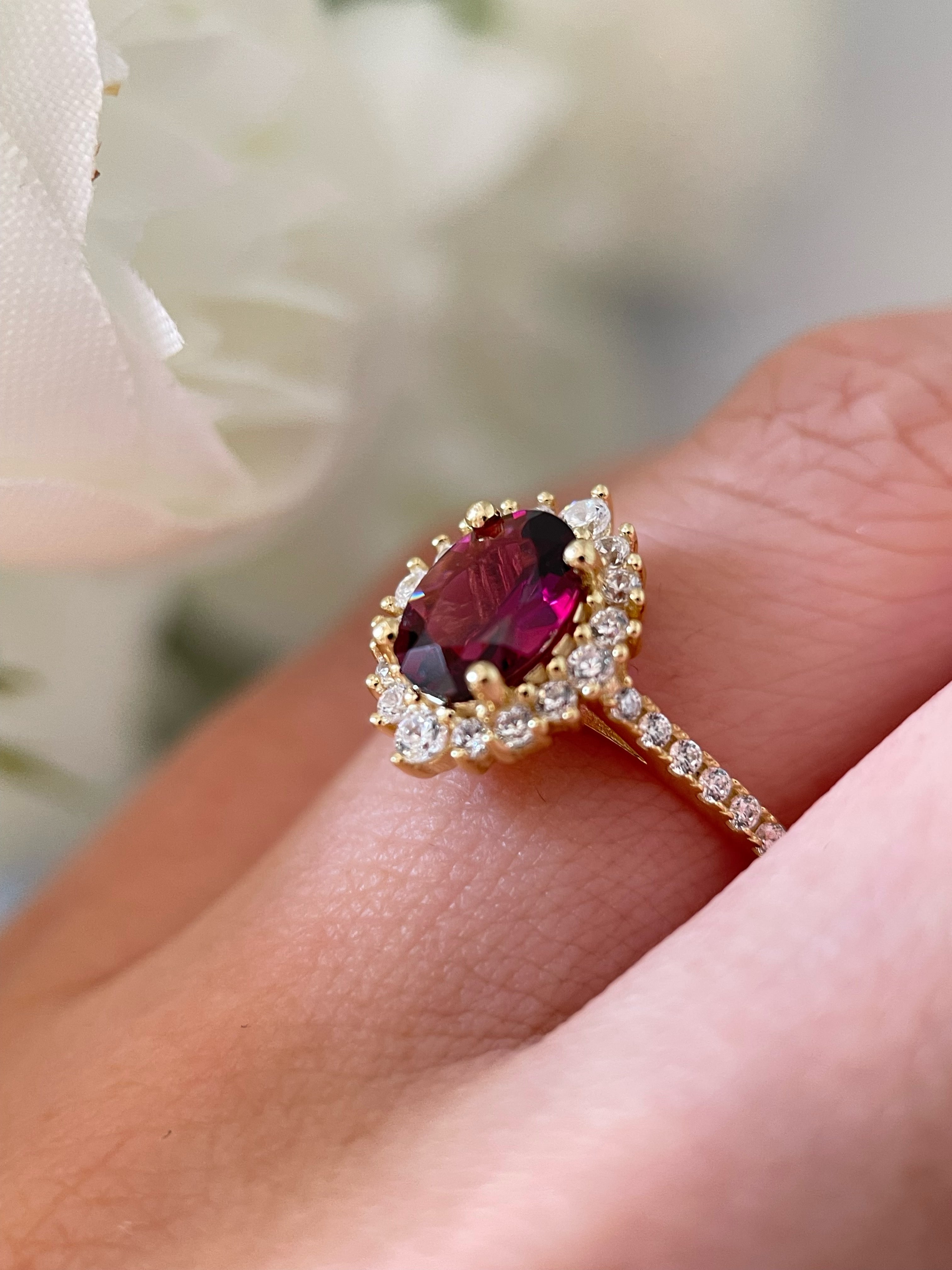 【Valence】 Bague de fiançailles artisanale en grenat rhodolite naturel de 1,5 ct, forme ovale