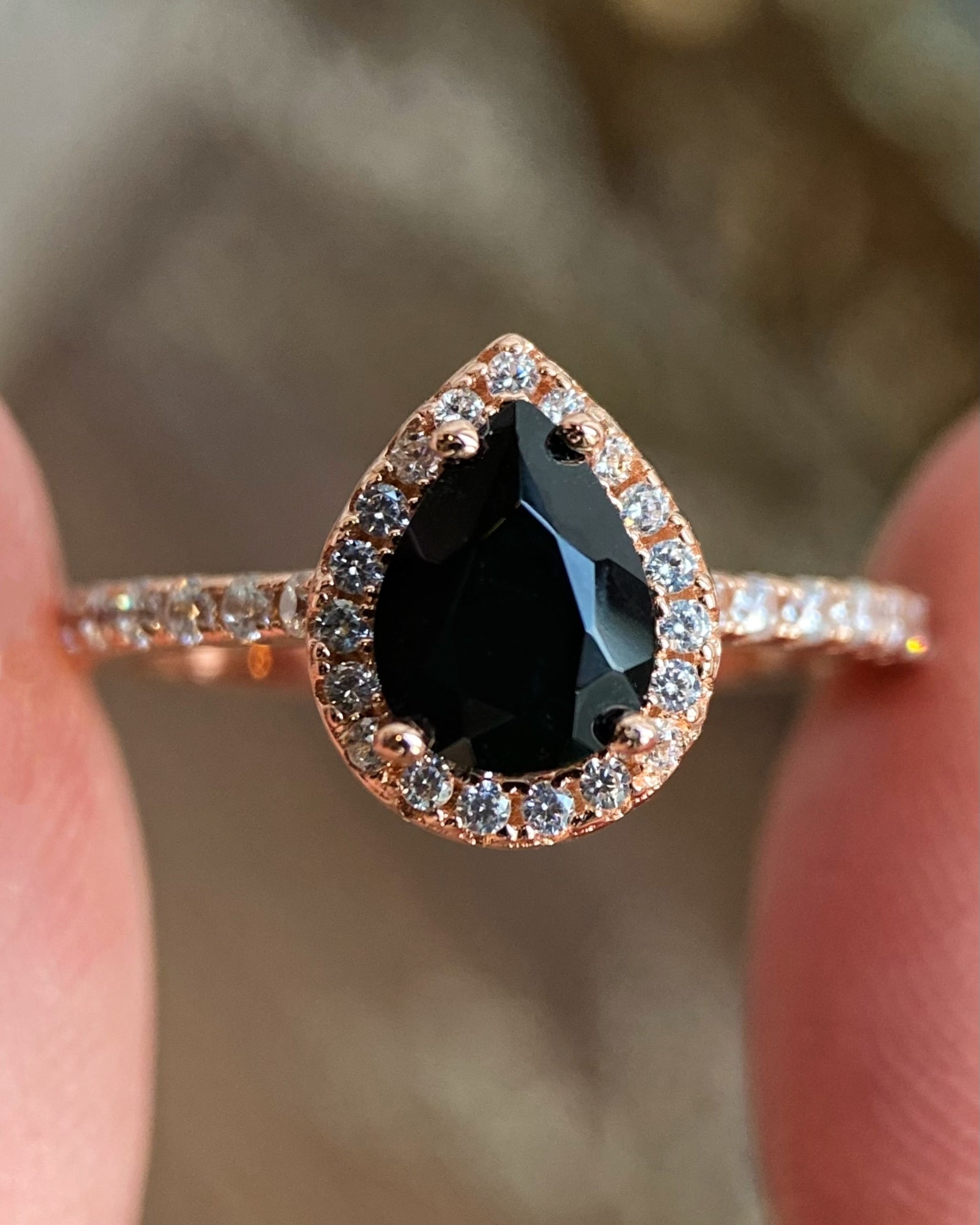 【Ebon Vortex】Bague de fiançailles artisanale en onyx noir naturel de 0,8 ct, forme poire