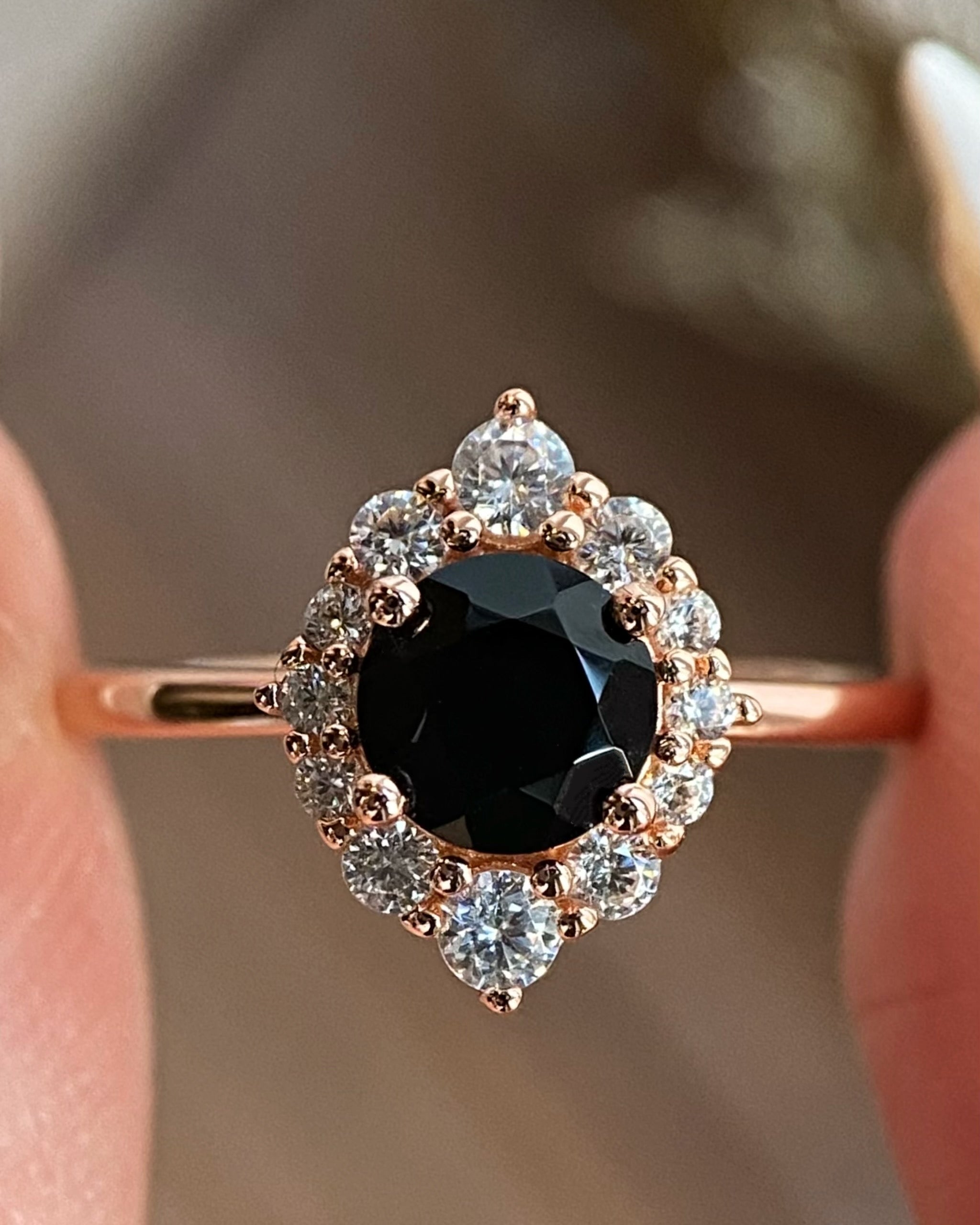 【Isolde】Bague de fiançailles unique en onyx noir naturel fait main, forme ronde, 0,8 ct