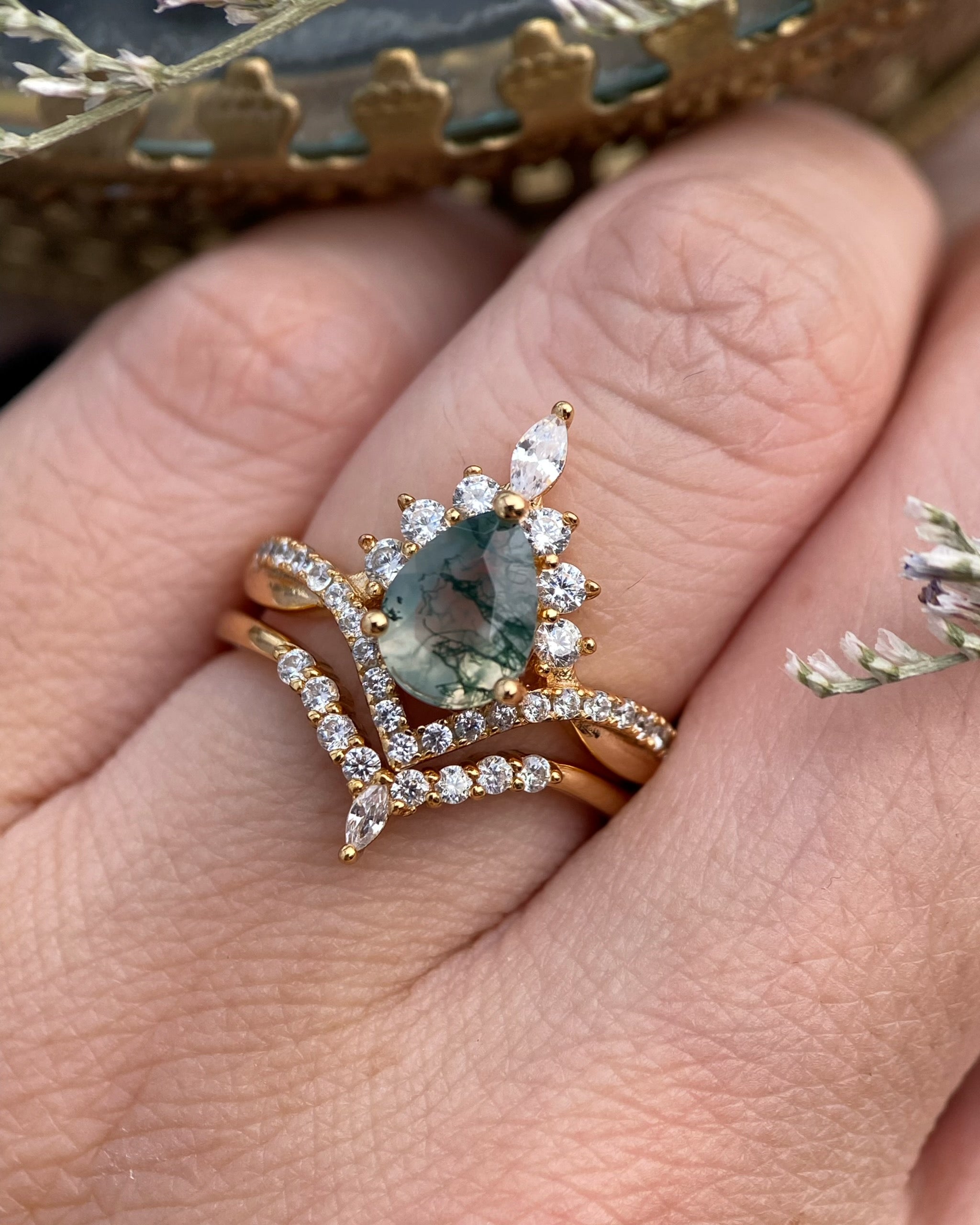 【Voile éthéré】Bague de fiançailles unique en agate mousse naturelle, faite main, de forme ovale, 1,5 ct