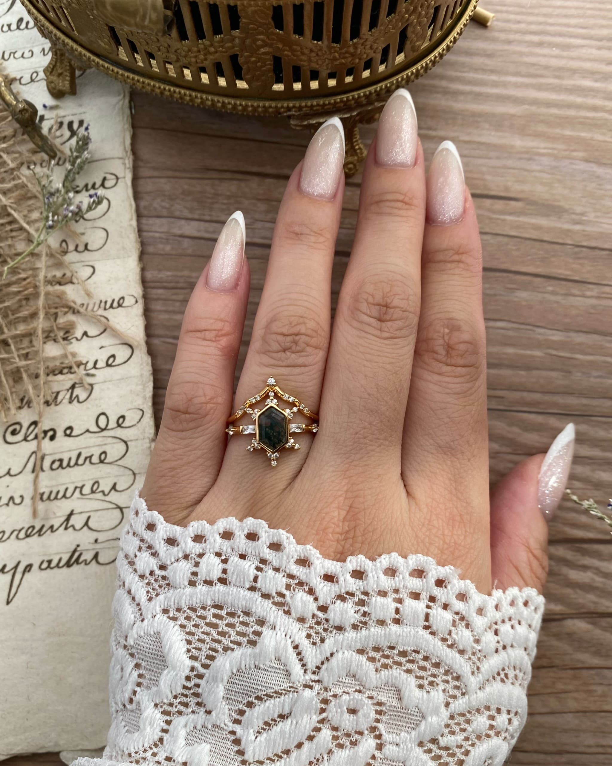 【Voile éthéré】Bague de fiançailles unique en agate mousse naturelle, faite main, de forme ovale, 1,5 ct