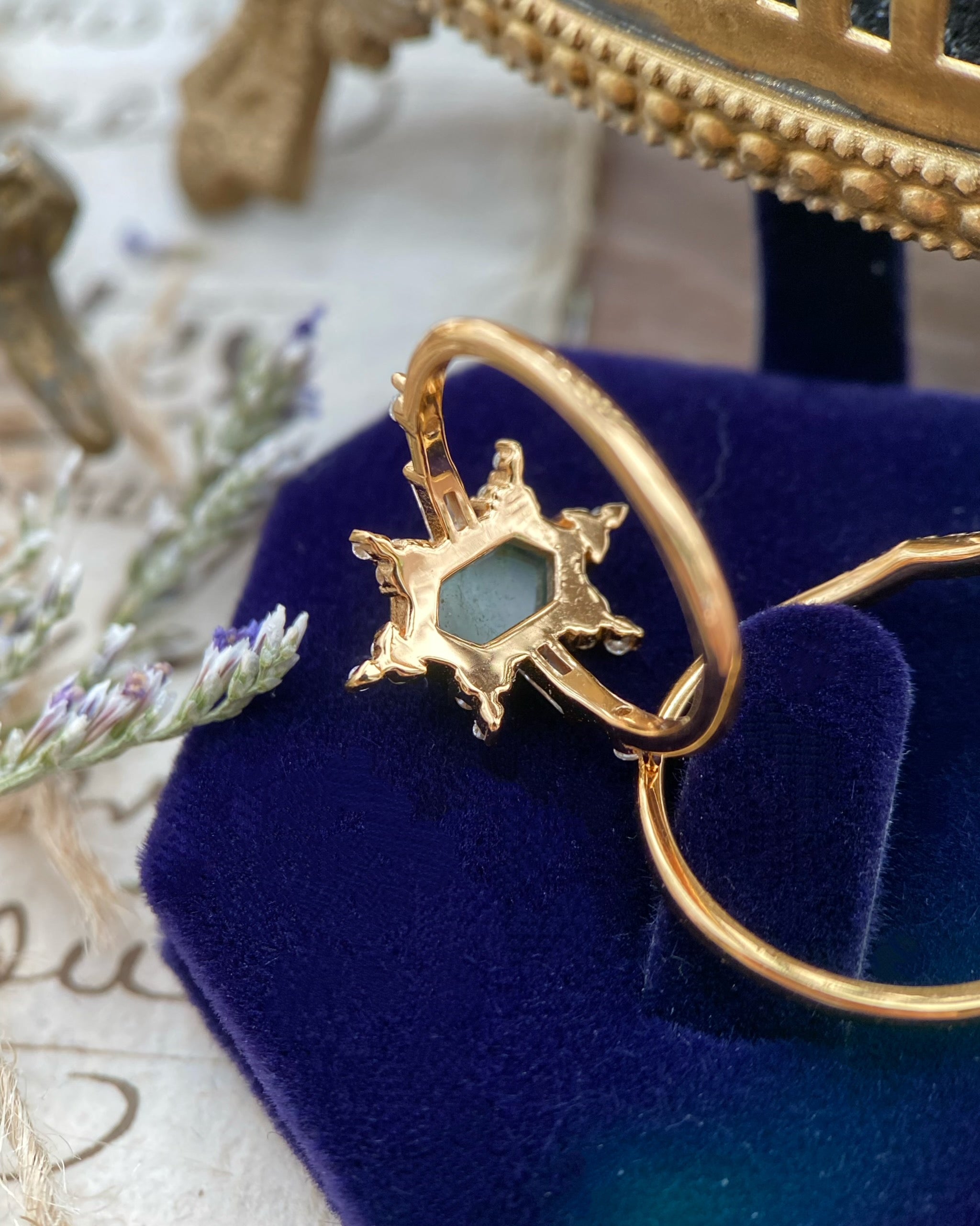 【Voile éthéré】Bague de fiançailles unique en agate mousse naturelle, faite main, de forme ovale, 1,5 ct