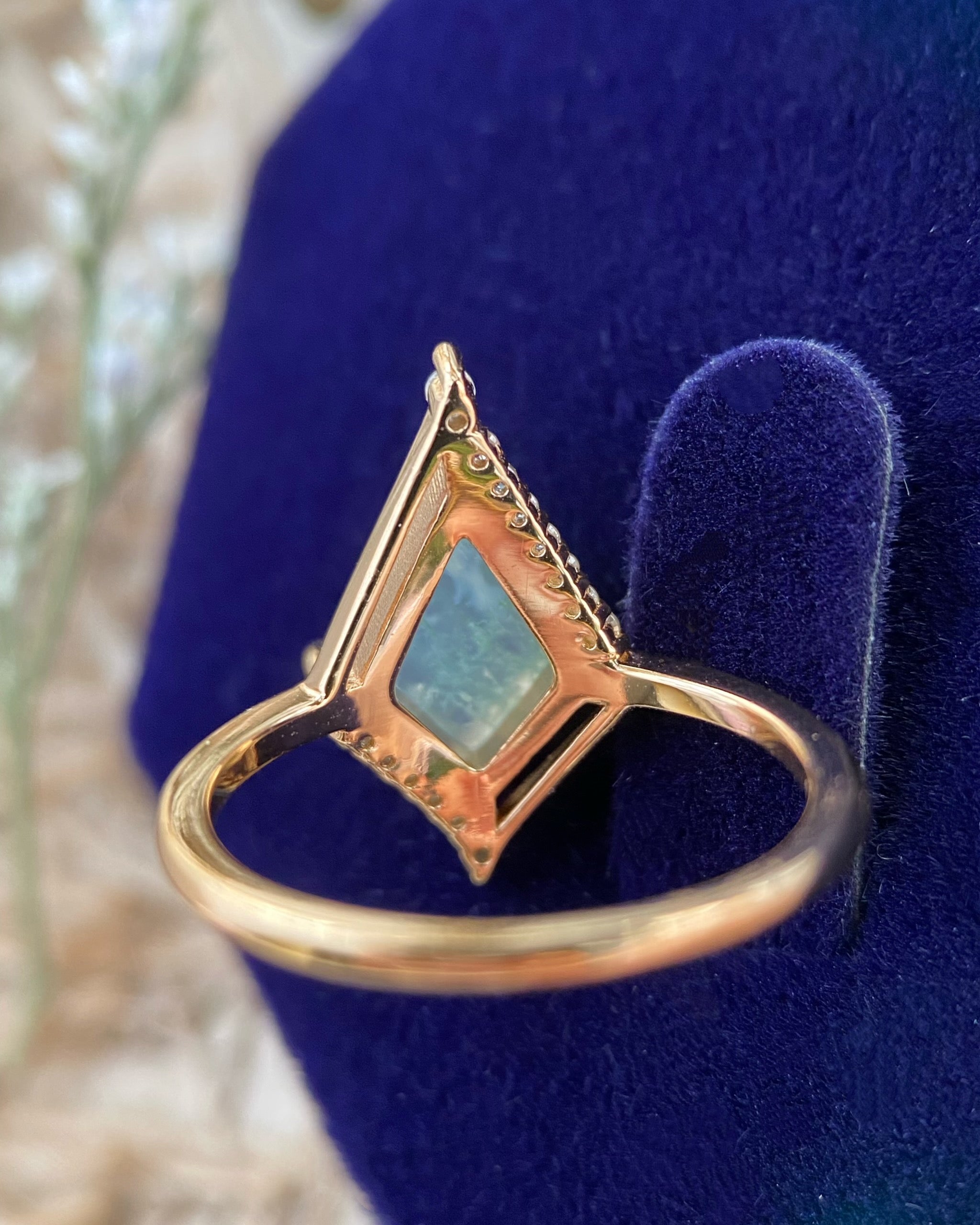 【Voile éthéré】Bague de fiançailles unique en agate mousse naturelle, faite main, de forme ovale, 1,5 ct