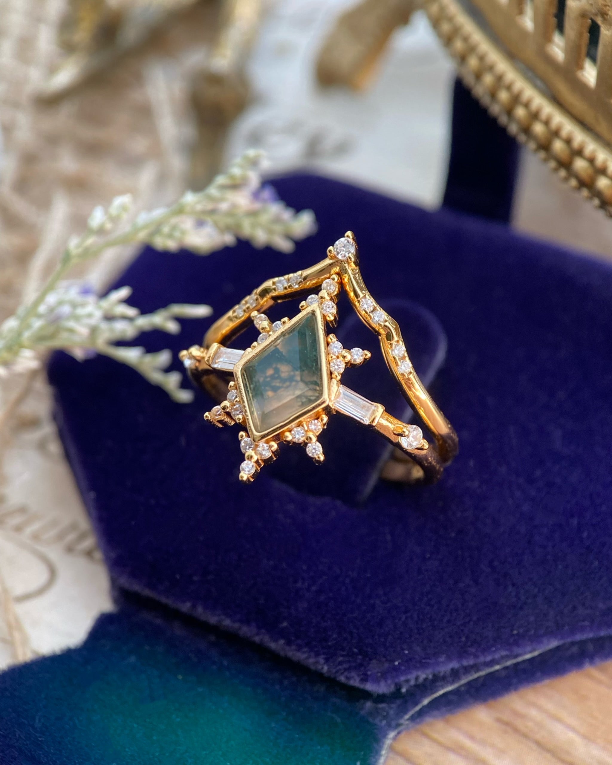 Polaris | Vintage Kite Cut Moss Agate Alternative Engagement Ring Set