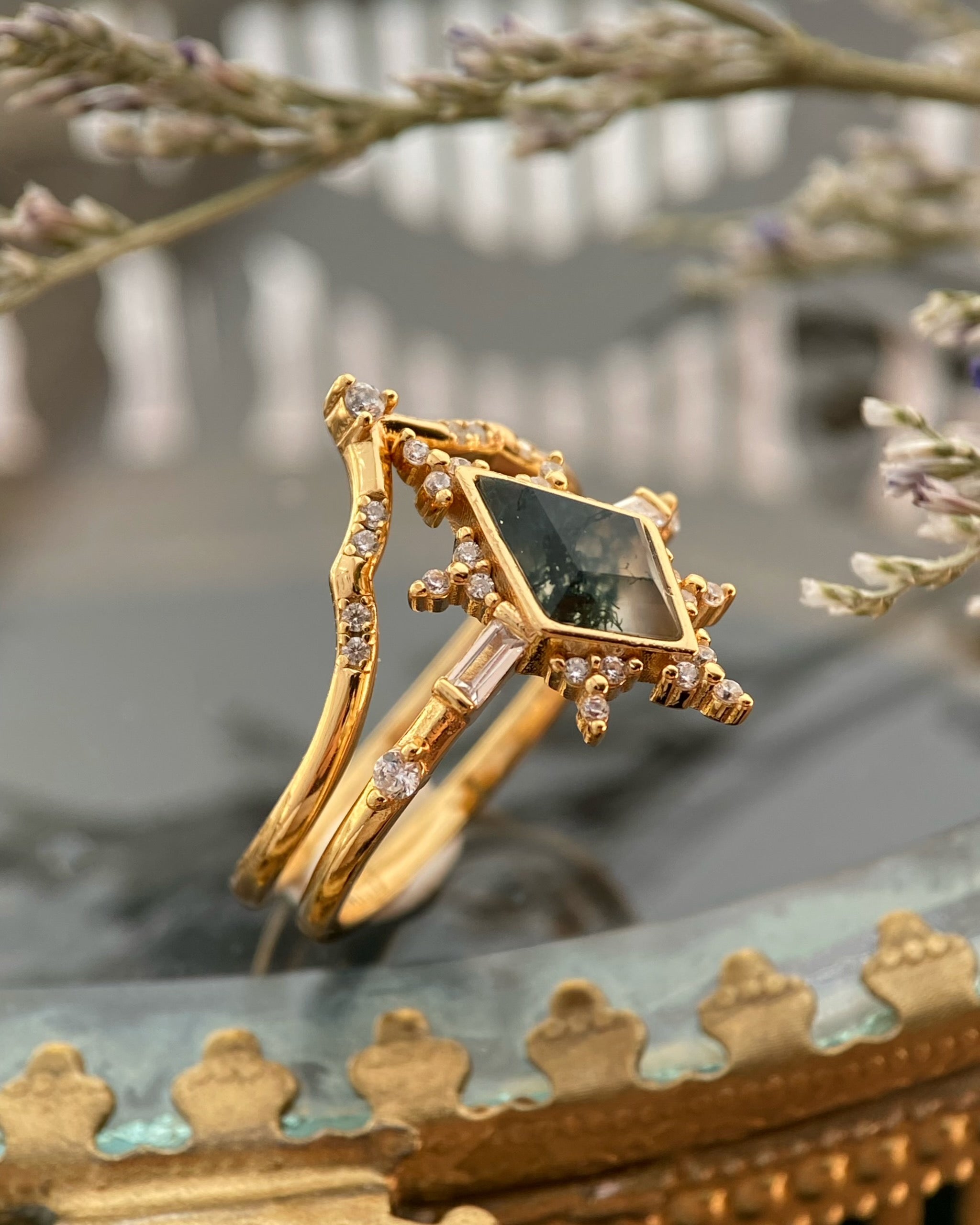 Polaris | Vintage Kite Cut Moss Agate Alternative Engagement Ring Set