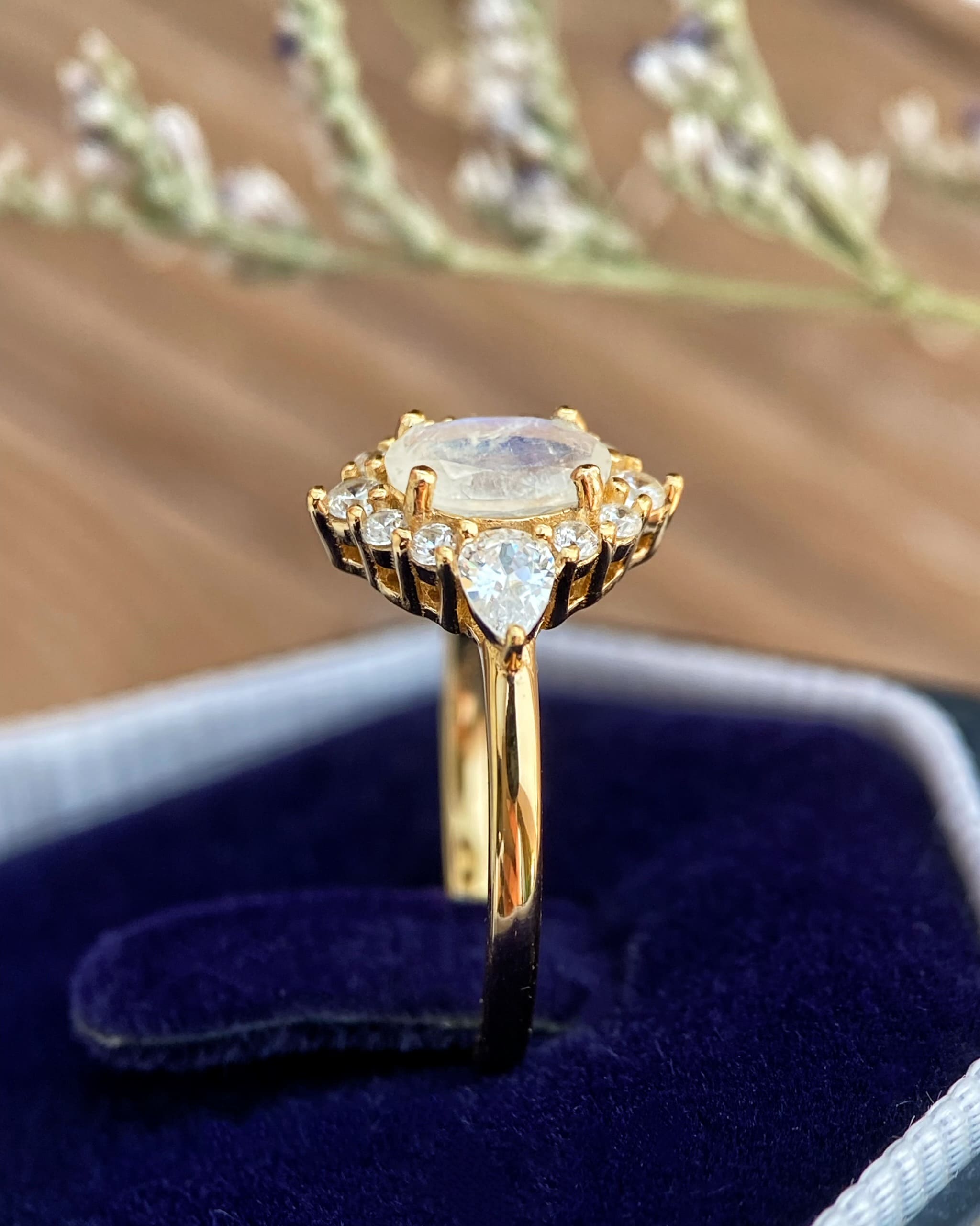 【Voile éthéré】Bague de fiançailles unique en agate mousse naturelle, faite main, de forme ovale, 1,5 ct