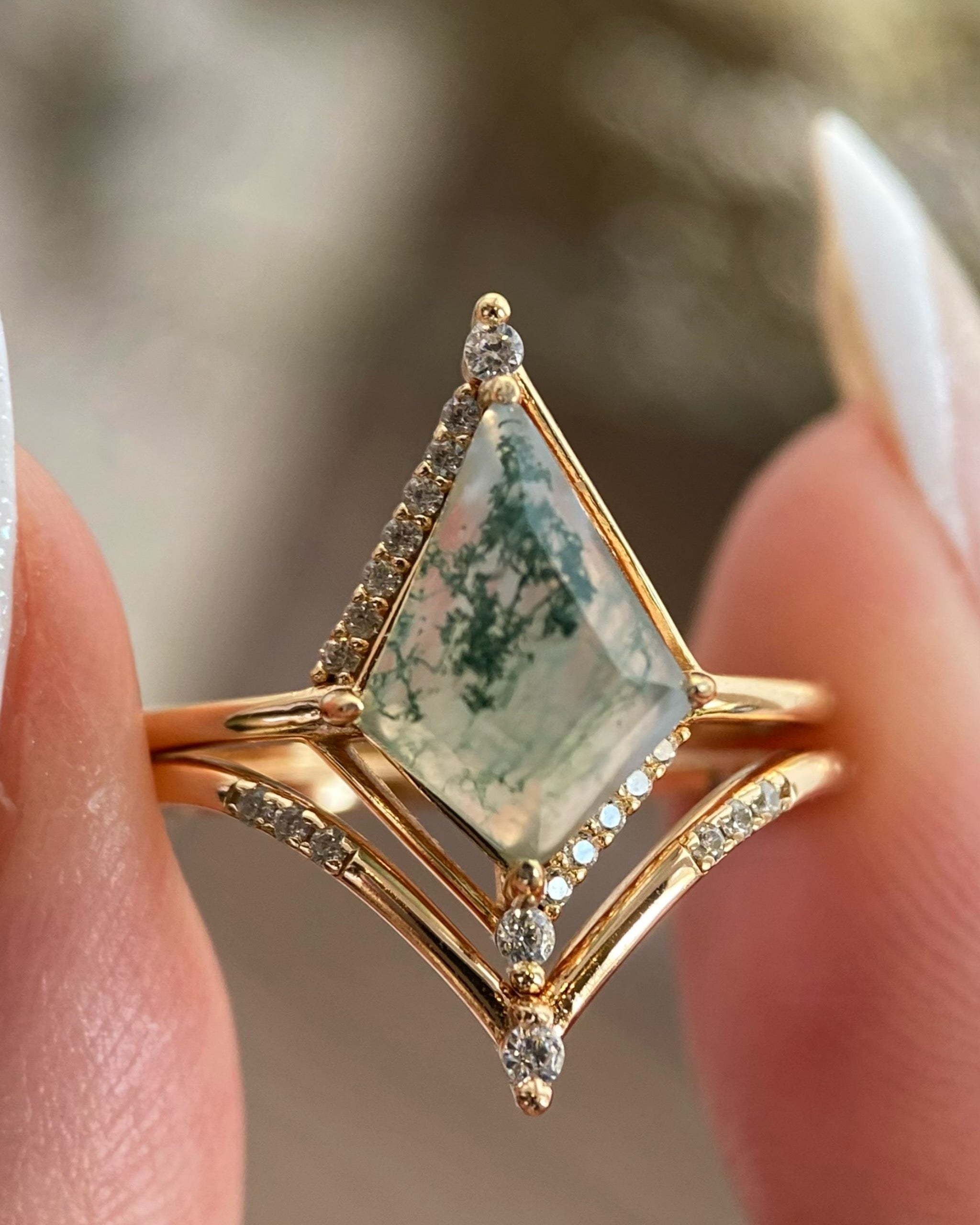 【Voile éthéré】Bague de fiançailles unique en agate mousse naturelle, faite main, de forme ovale, 1,5 ct