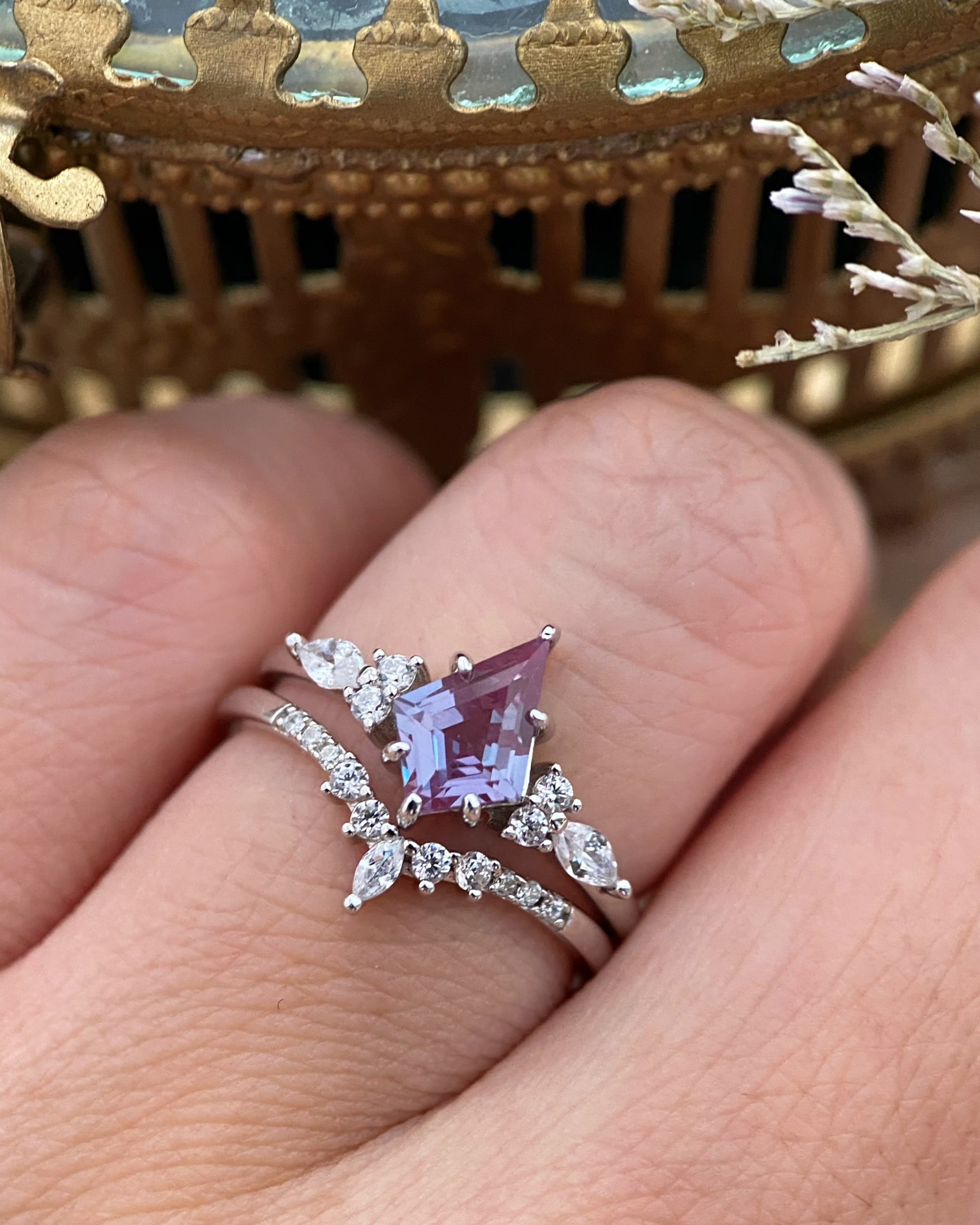 【Voile éthéré】Bague de fiançailles unique en agate mousse naturelle, faite main, de forme ovale, 1,5 ct