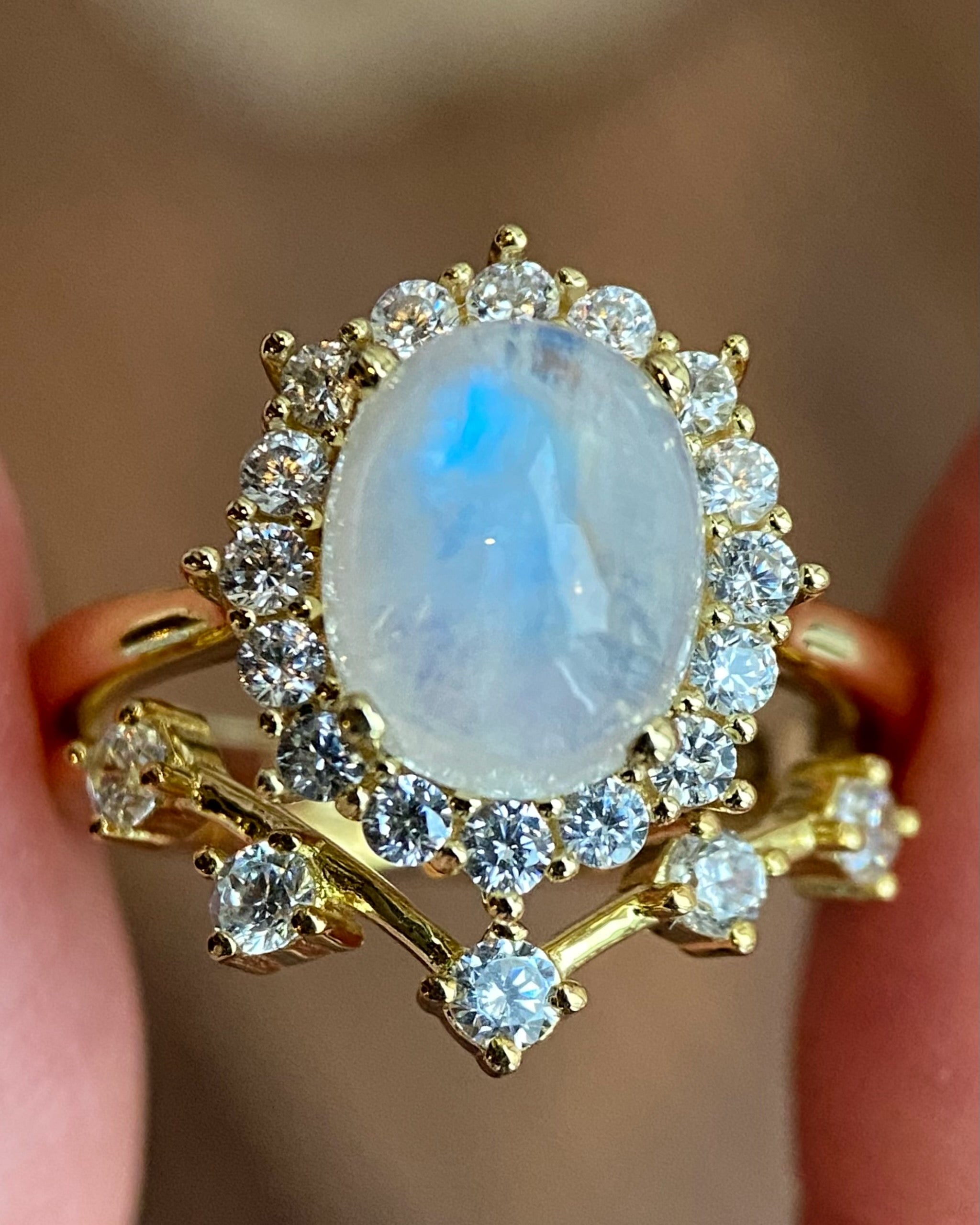 【ENSEMBLE SELENE】Ensemble de 2 bagues de fiançailles ovales en pierre de lune bleue naturelle, 3 carats, fabriquées à la main.