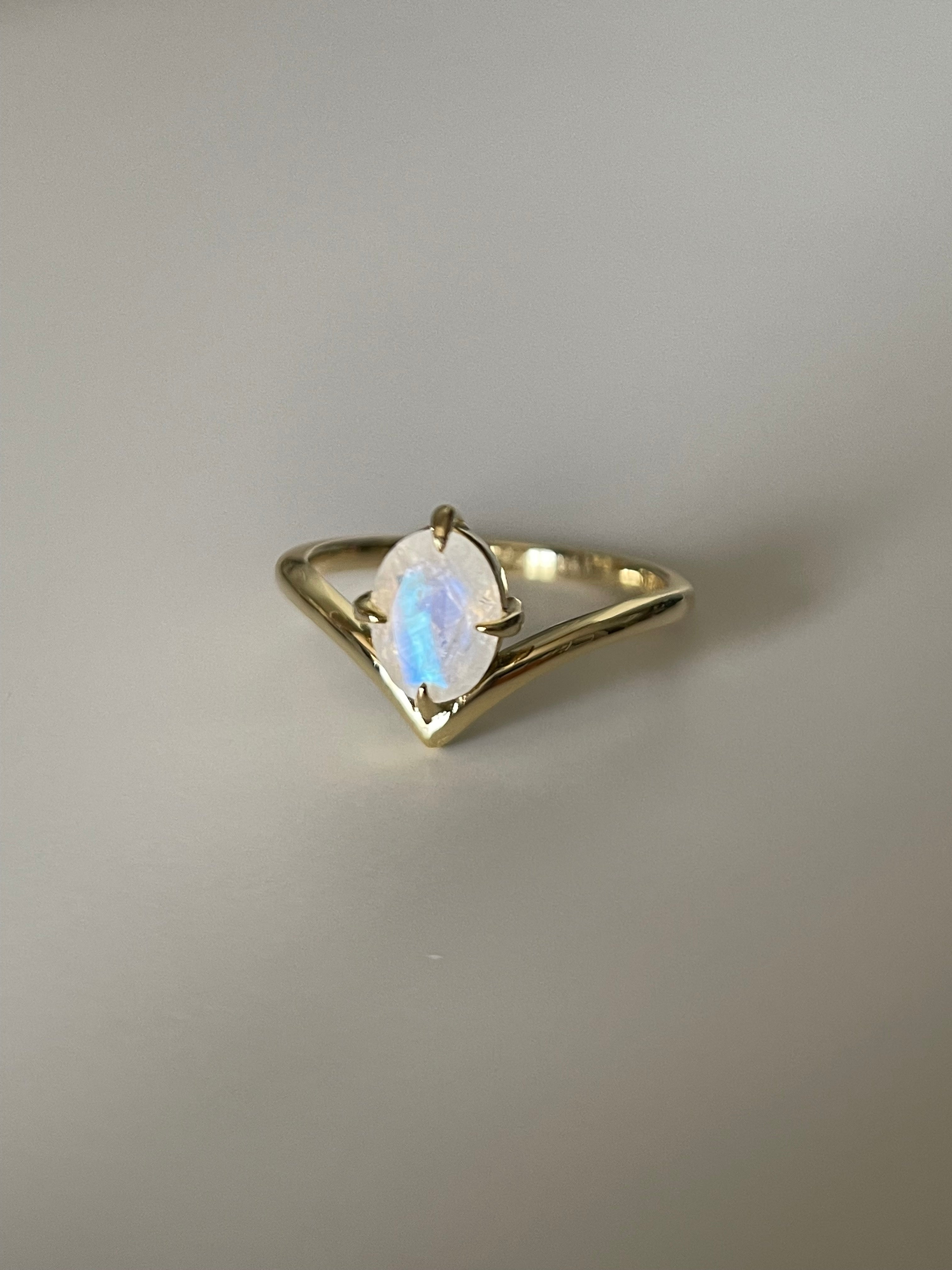 【GENEVIEVE】Unique Handmade Natural Blue Moonstone Engagement Ring Oval Cut 1.5ct