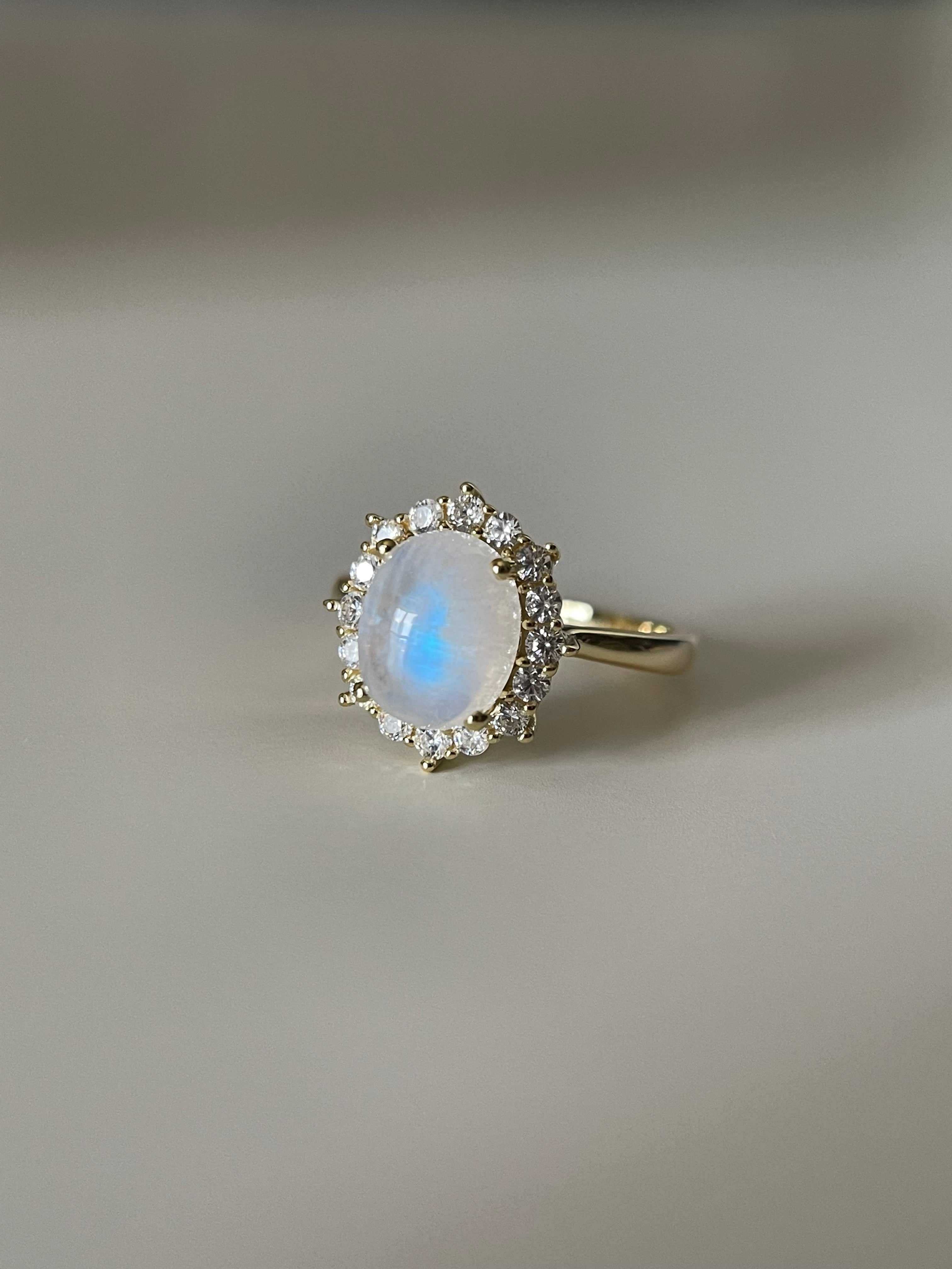 【ENSEMBLE SELENE】Ensemble de 2 bagues de fiançailles ovales en pierre de lune bleue naturelle, 3 carats, fabriquées à la main.