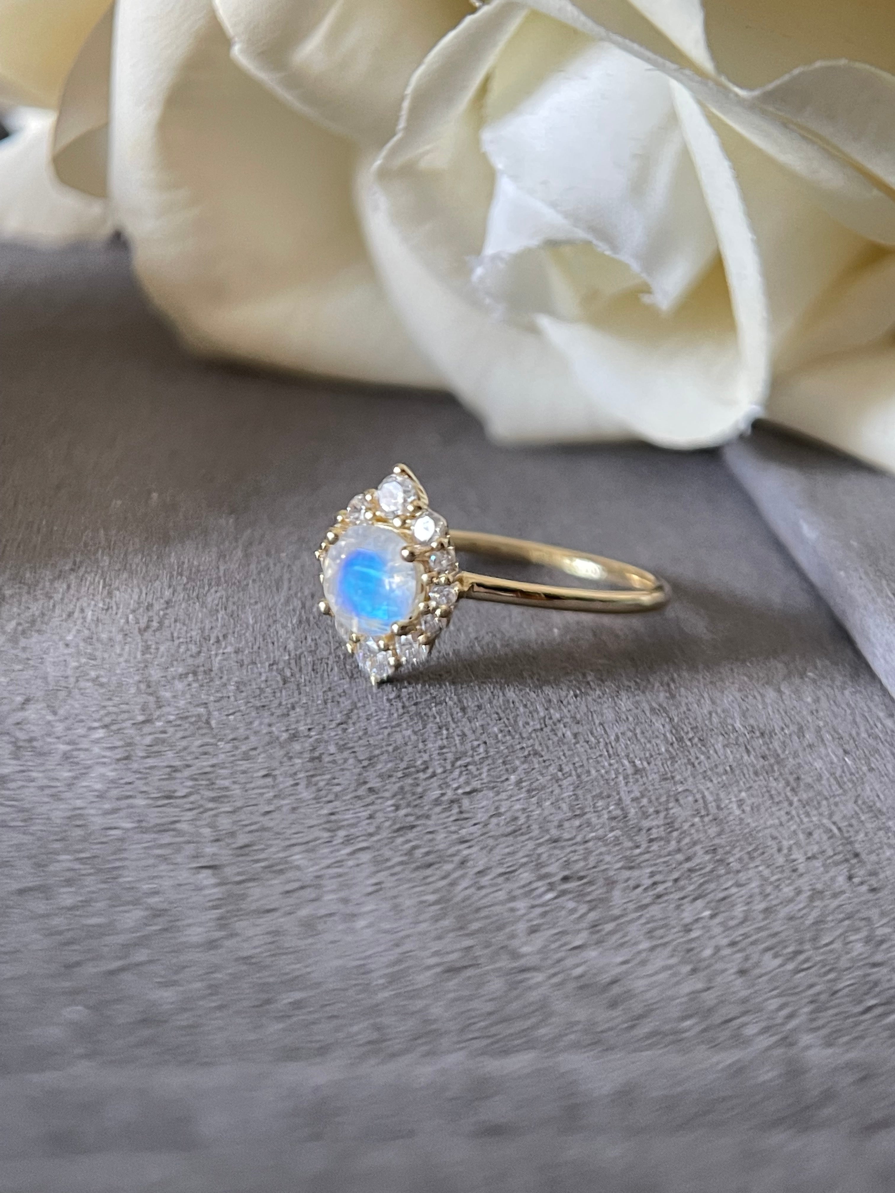 【Auraluna】Unique Handmade Natural Blue Moonstone Engagement Ring 0.8ct Round Shape
