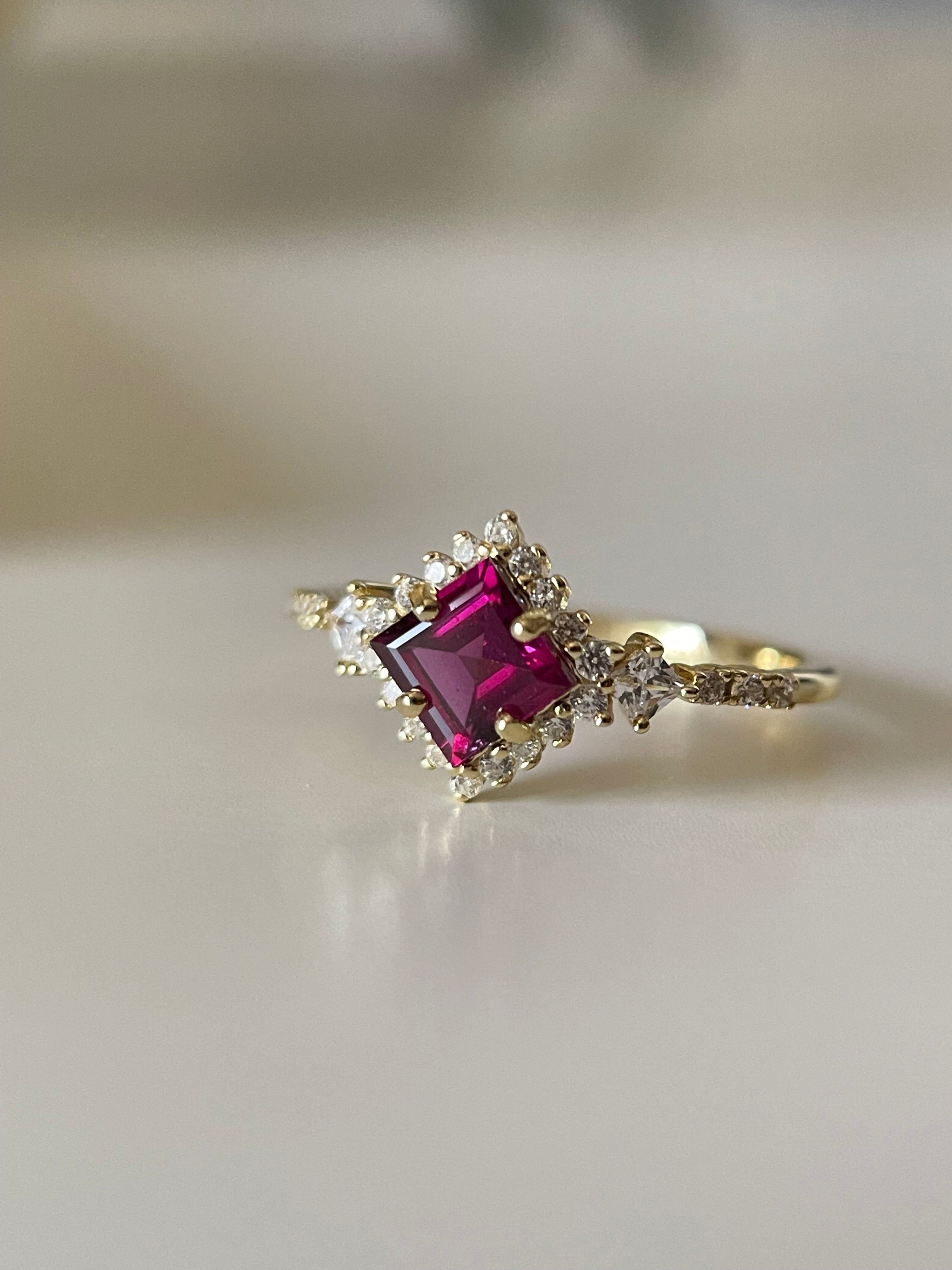 【ZENOBIA】Handmade Natural Rhodolite Garnet Engagement Ring Princess Shape 0.75ct