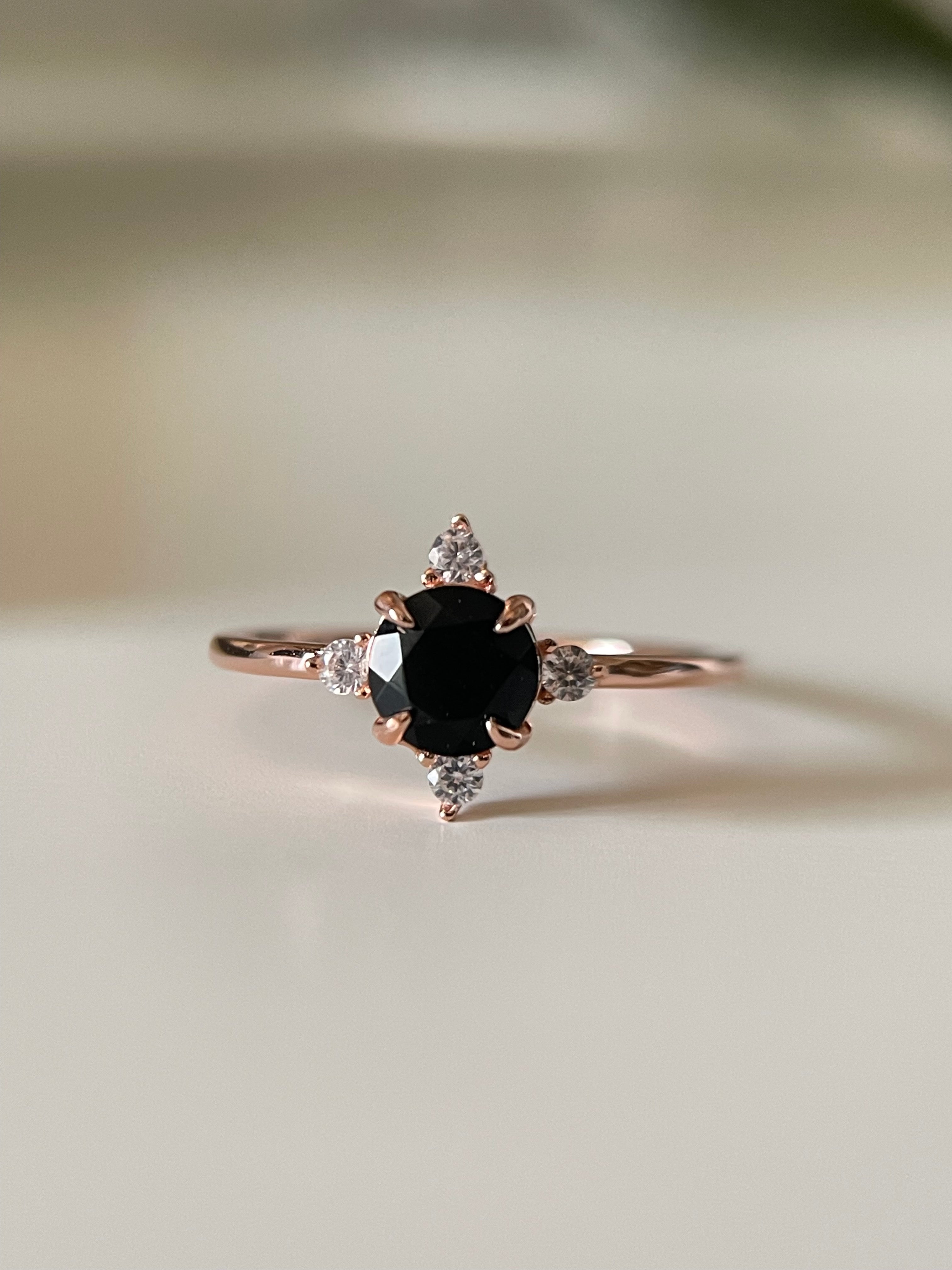 【HECATE】Bague de fiançailles unique, faite main, en onyx noir naturel de forme ronde, 0,8 ct