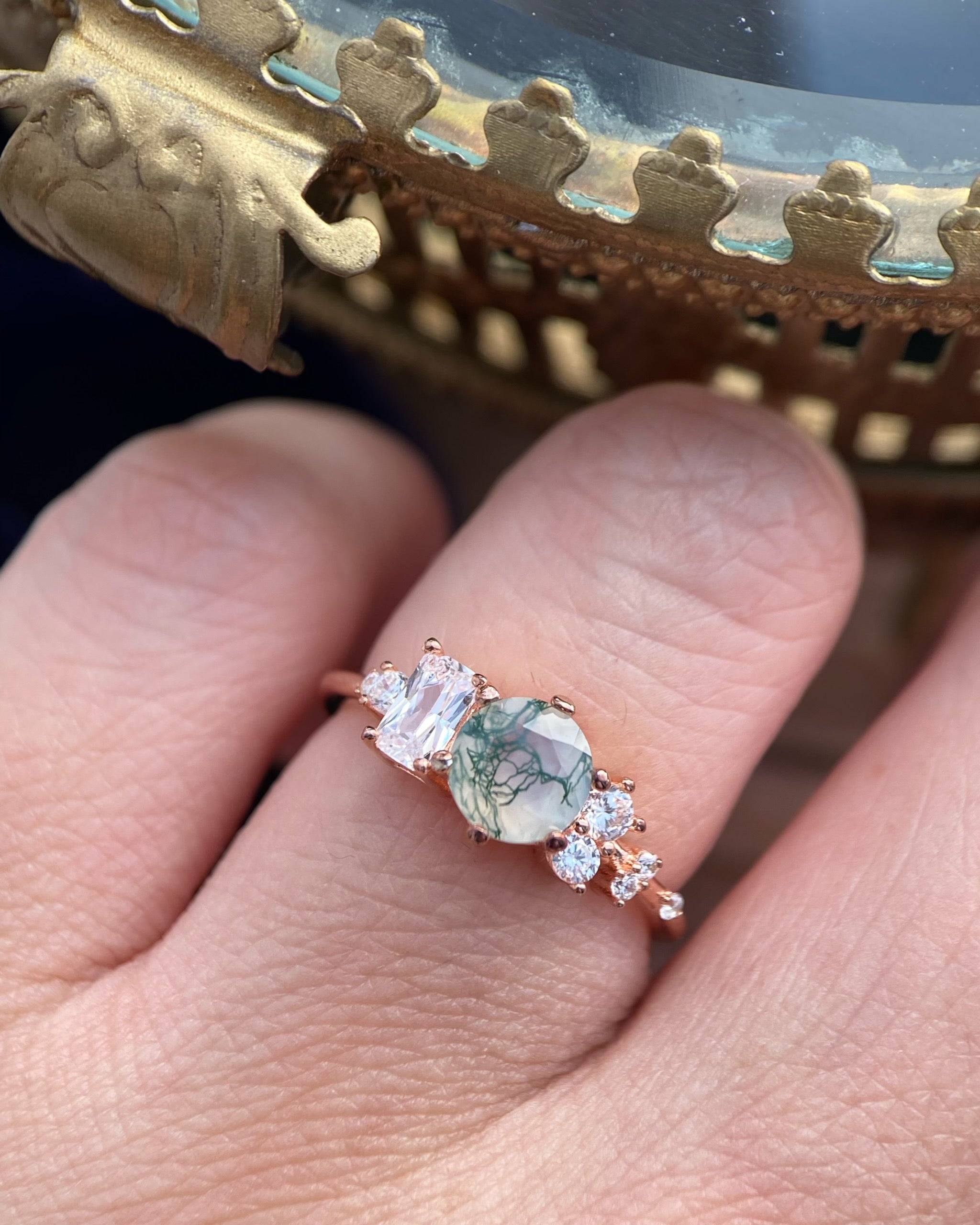 【Veridia Cascade】Bague de fiançailles unique, faite main, en agate mousse naturelle de 0,8 ct, forme ronde