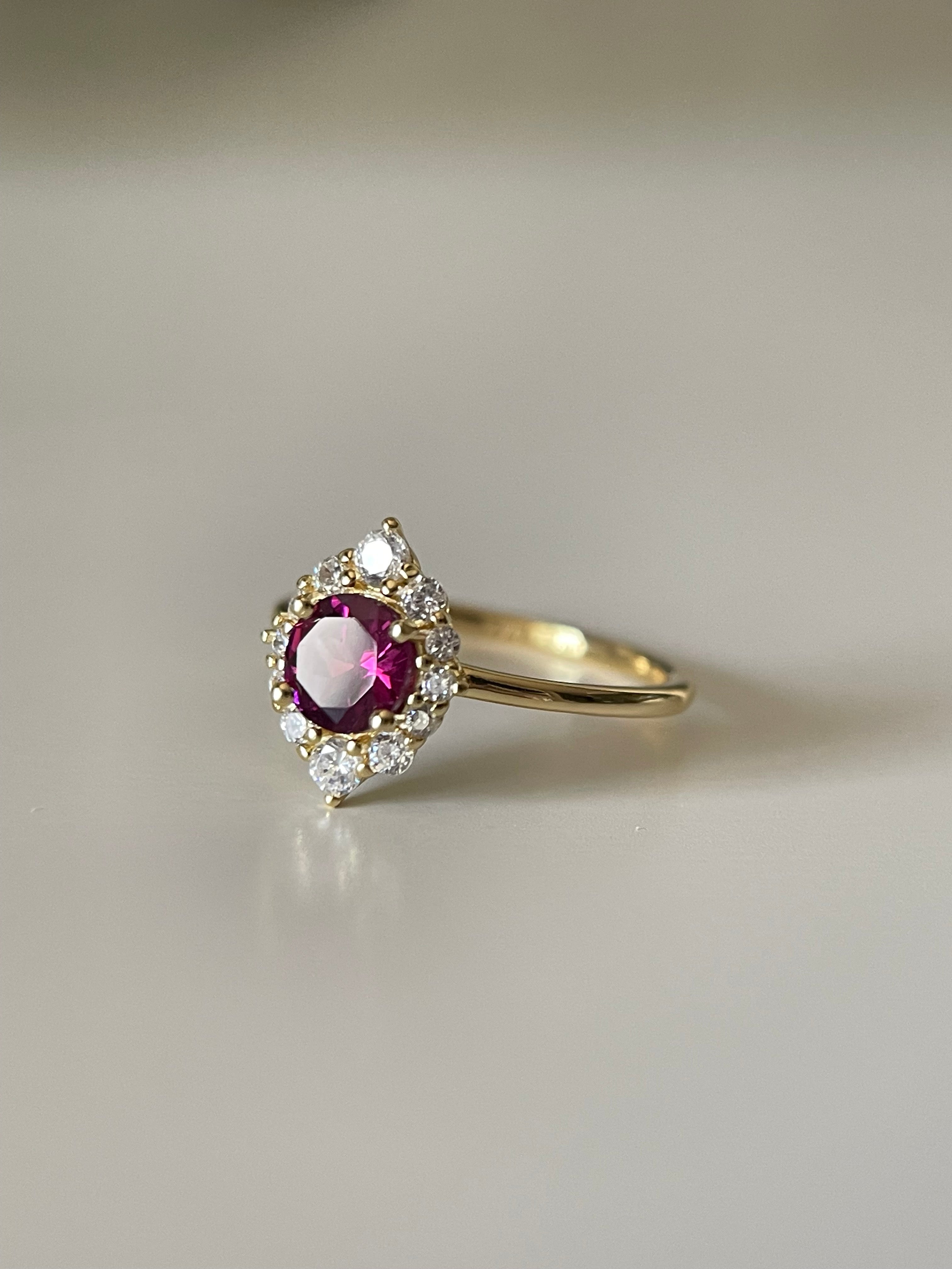 【Cerise】Bague de fiançailles artisanale en grenat rhodolite naturel de 0,8 ct, forme ronde