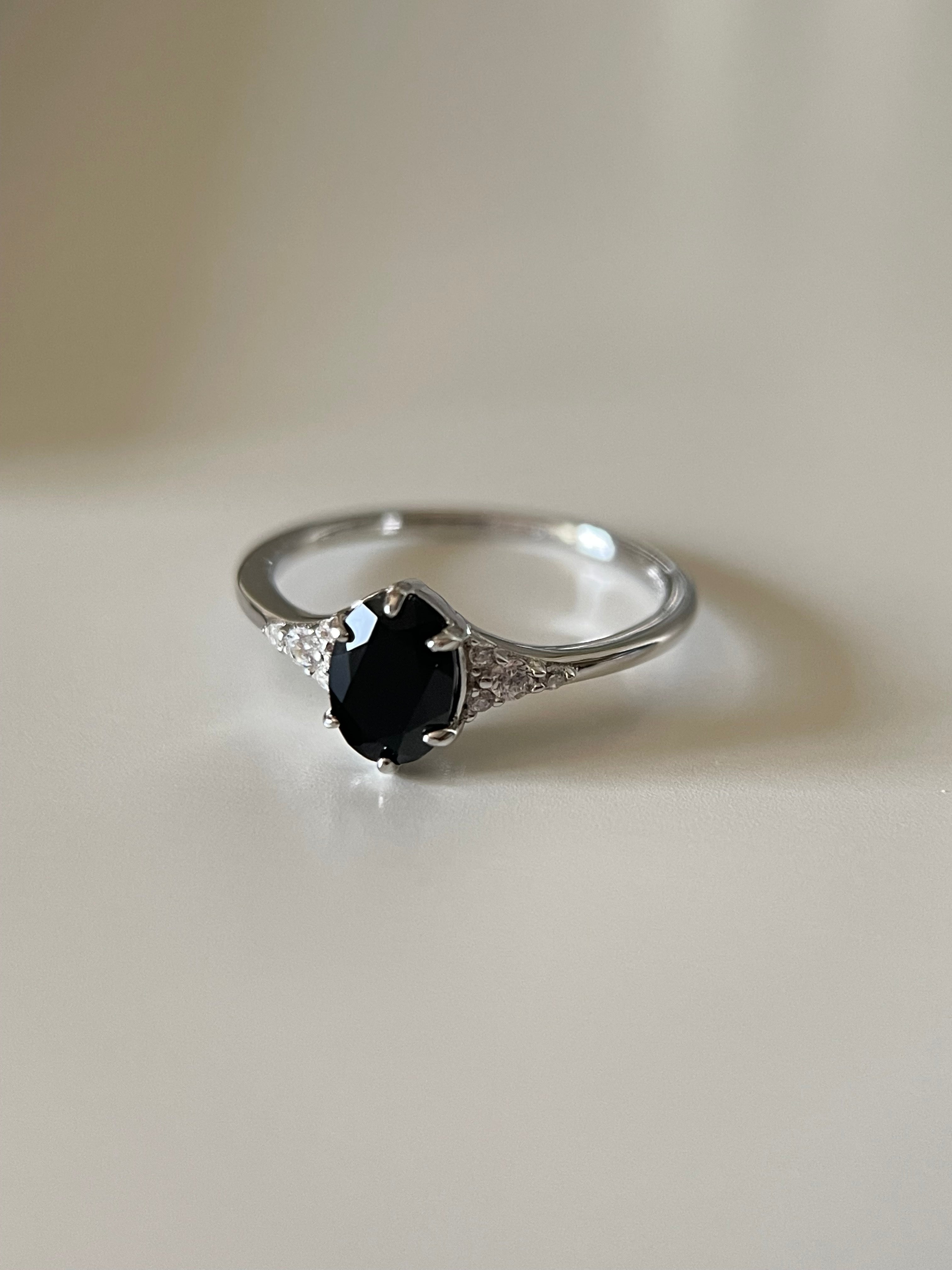 【Lyra】Handmade Natural Black Onyx Engagement Ring 0.75ct Oval Cut