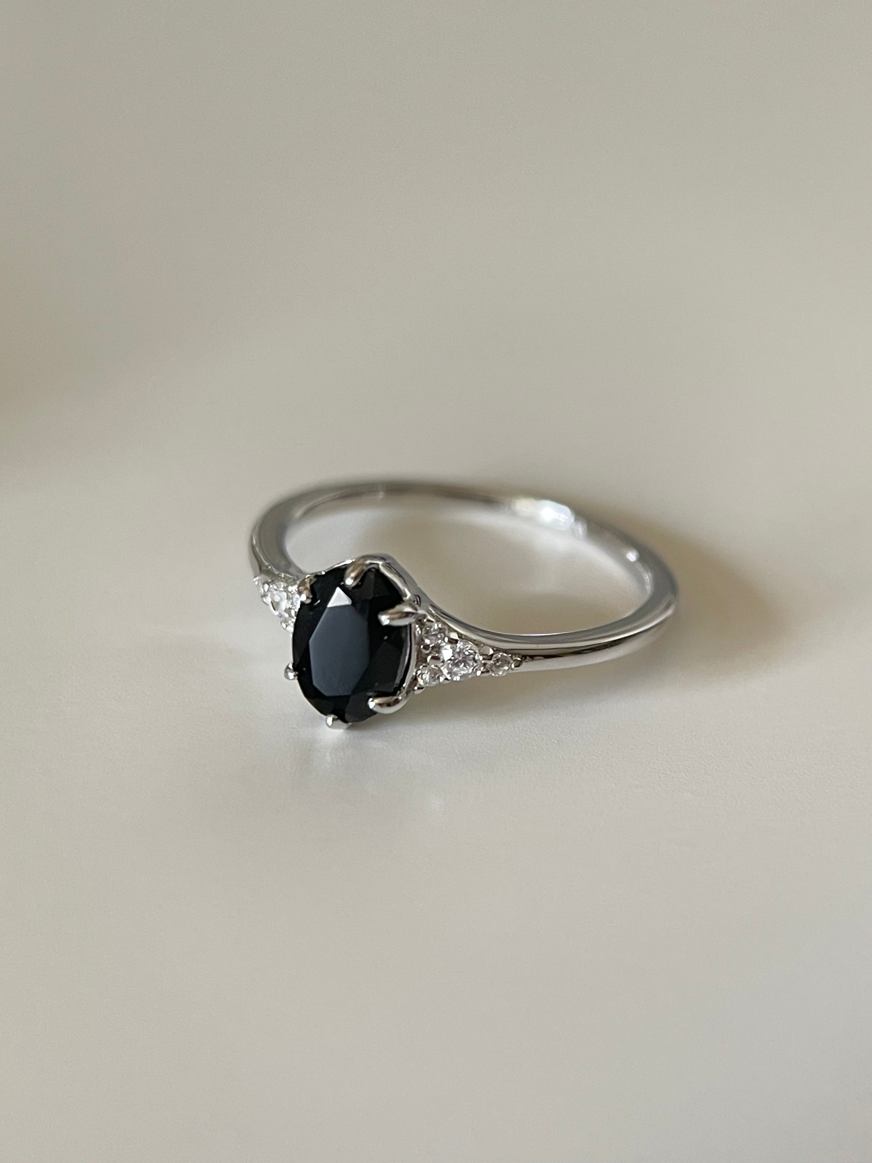 【Lyra】Handmade Natural Black Onyx Engagement Ring 0.75ct Oval Shape