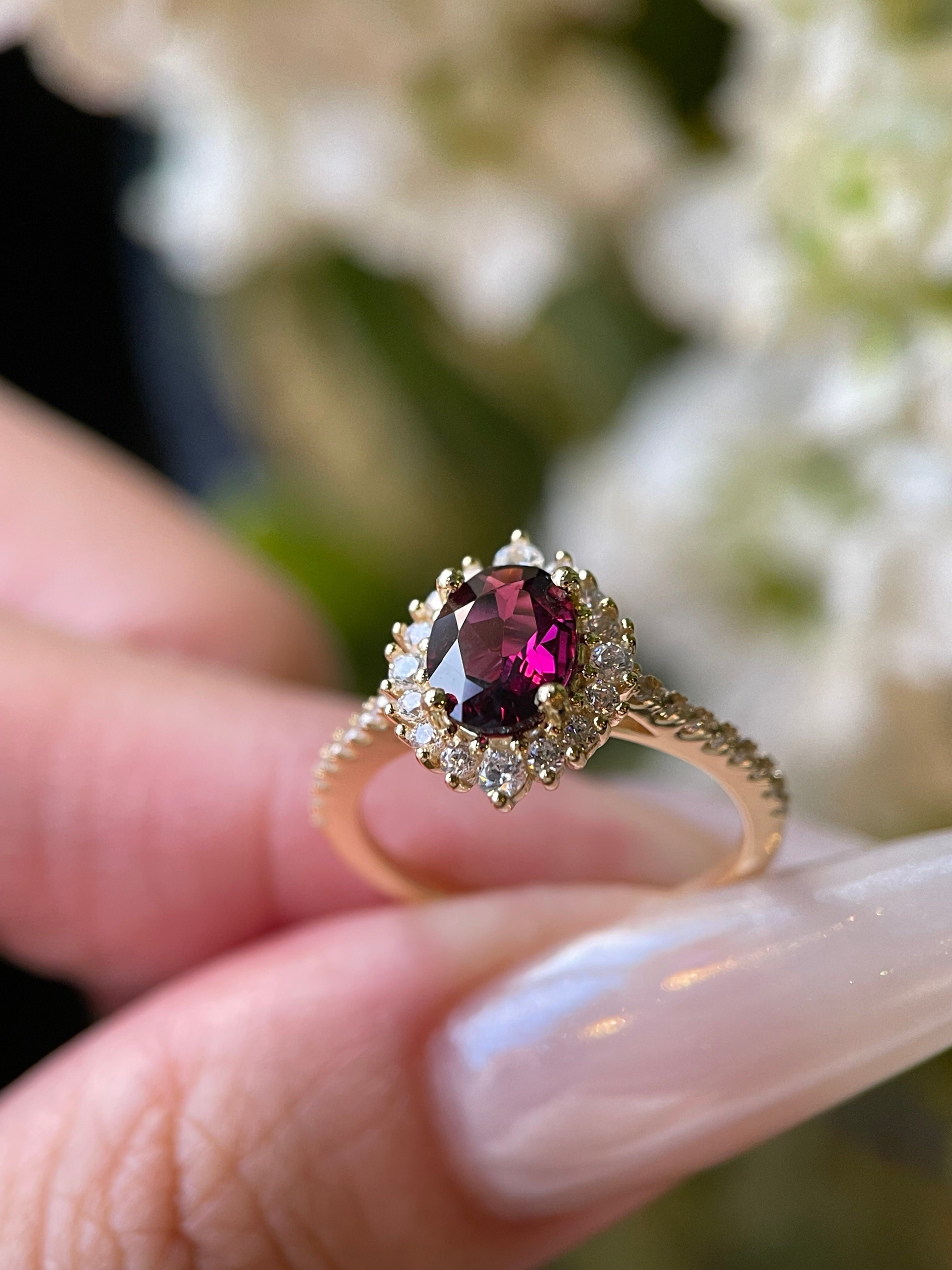 【Valence】 Bague de fiançailles artisanale en grenat rhodolite naturel de 1,5 ct, forme ovale