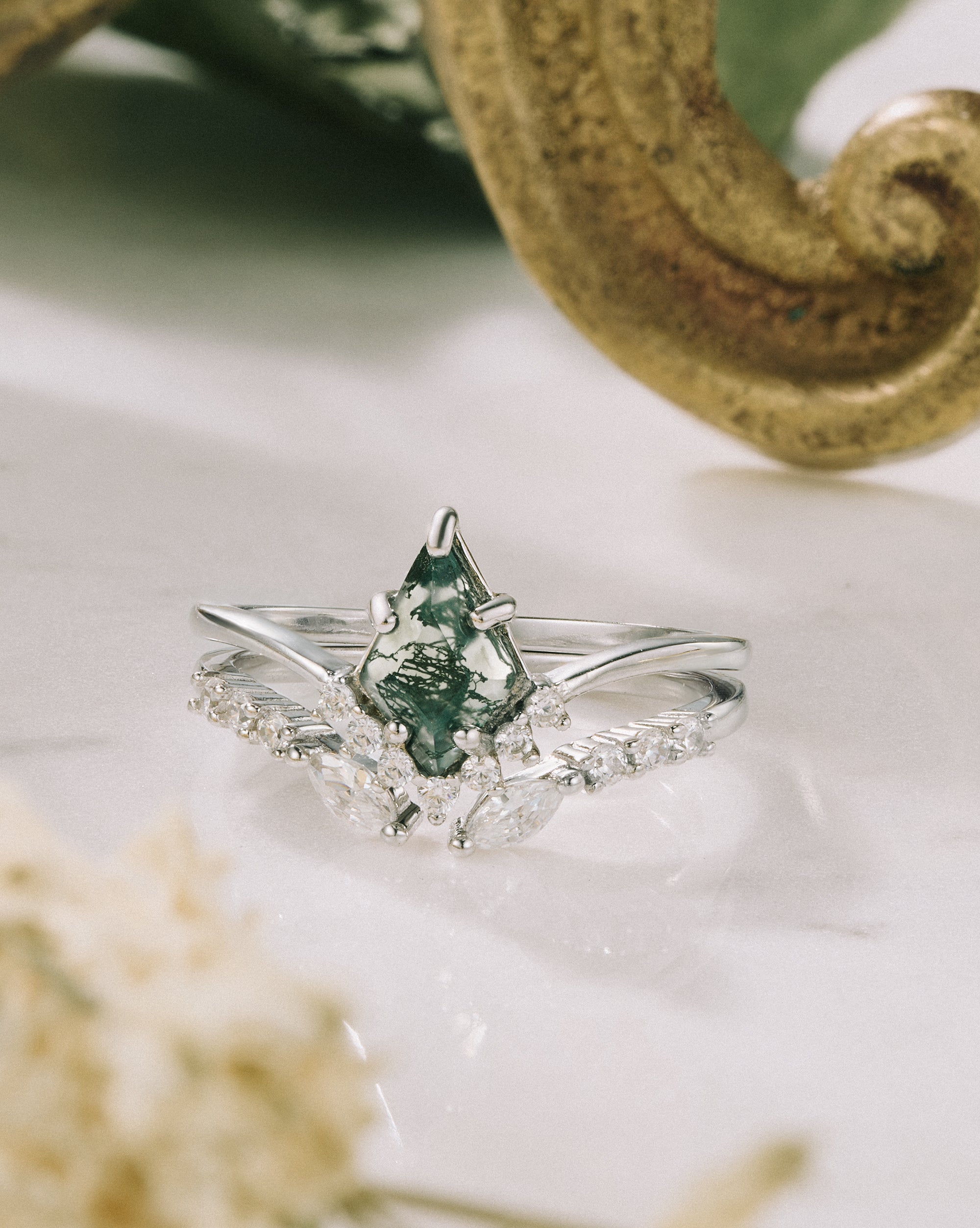 【Voile éthéré】Bague de fiançailles unique en agate mousse naturelle, faite main, de forme ovale, 1,5 ct