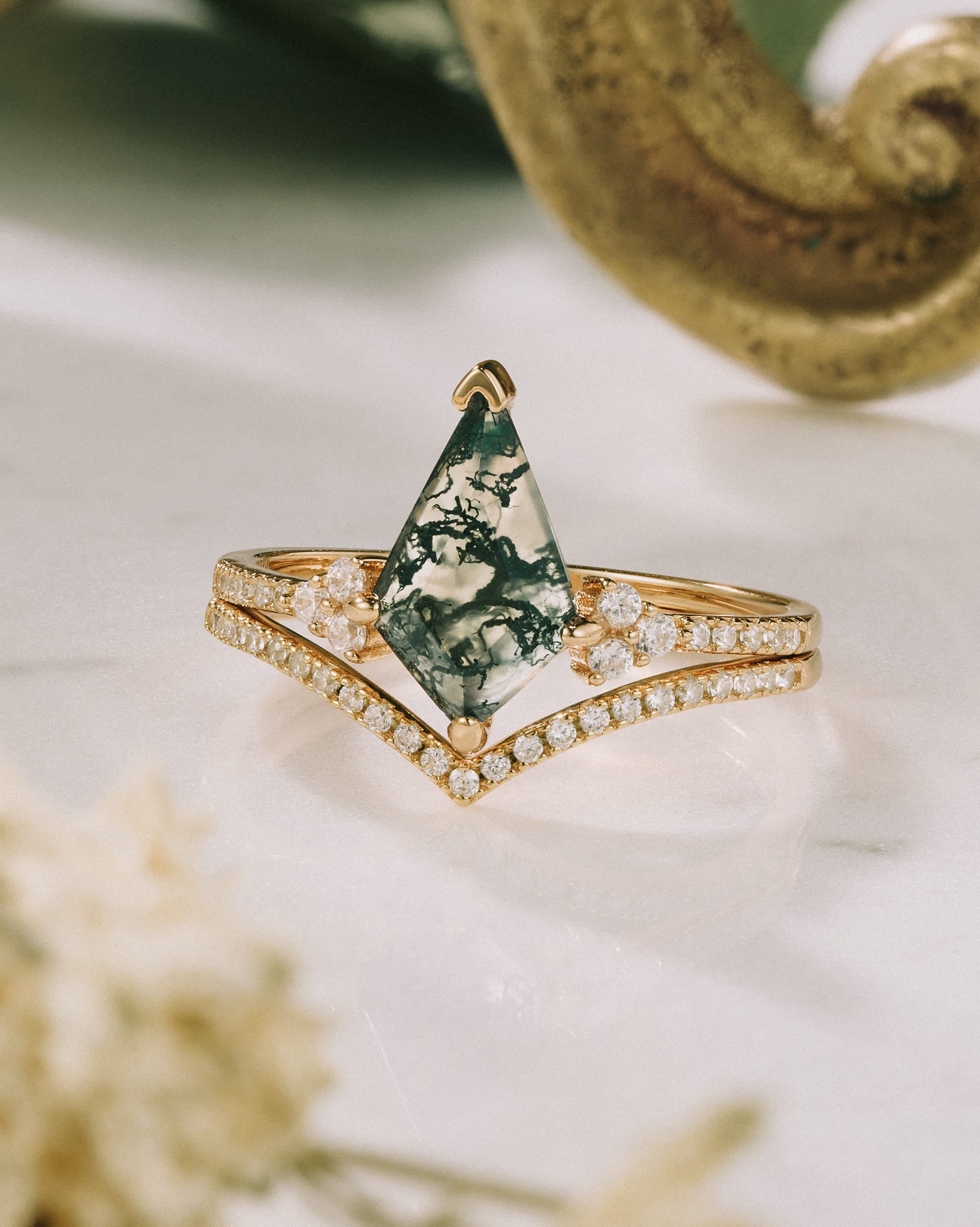 【Voile éthéré】Bague de fiançailles unique en agate mousse naturelle, faite main, de forme ovale, 1,5 ct