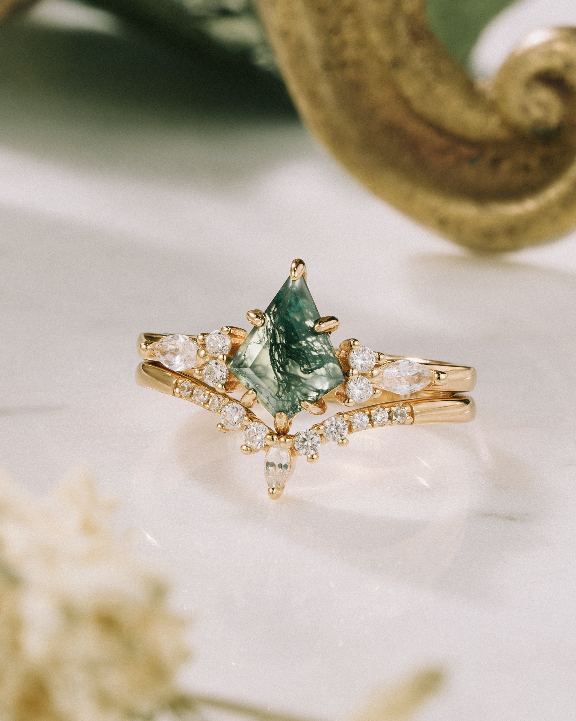 Elven Jester | Vintage Kite Cut Moss Agate Alternative Engagement Ring Set