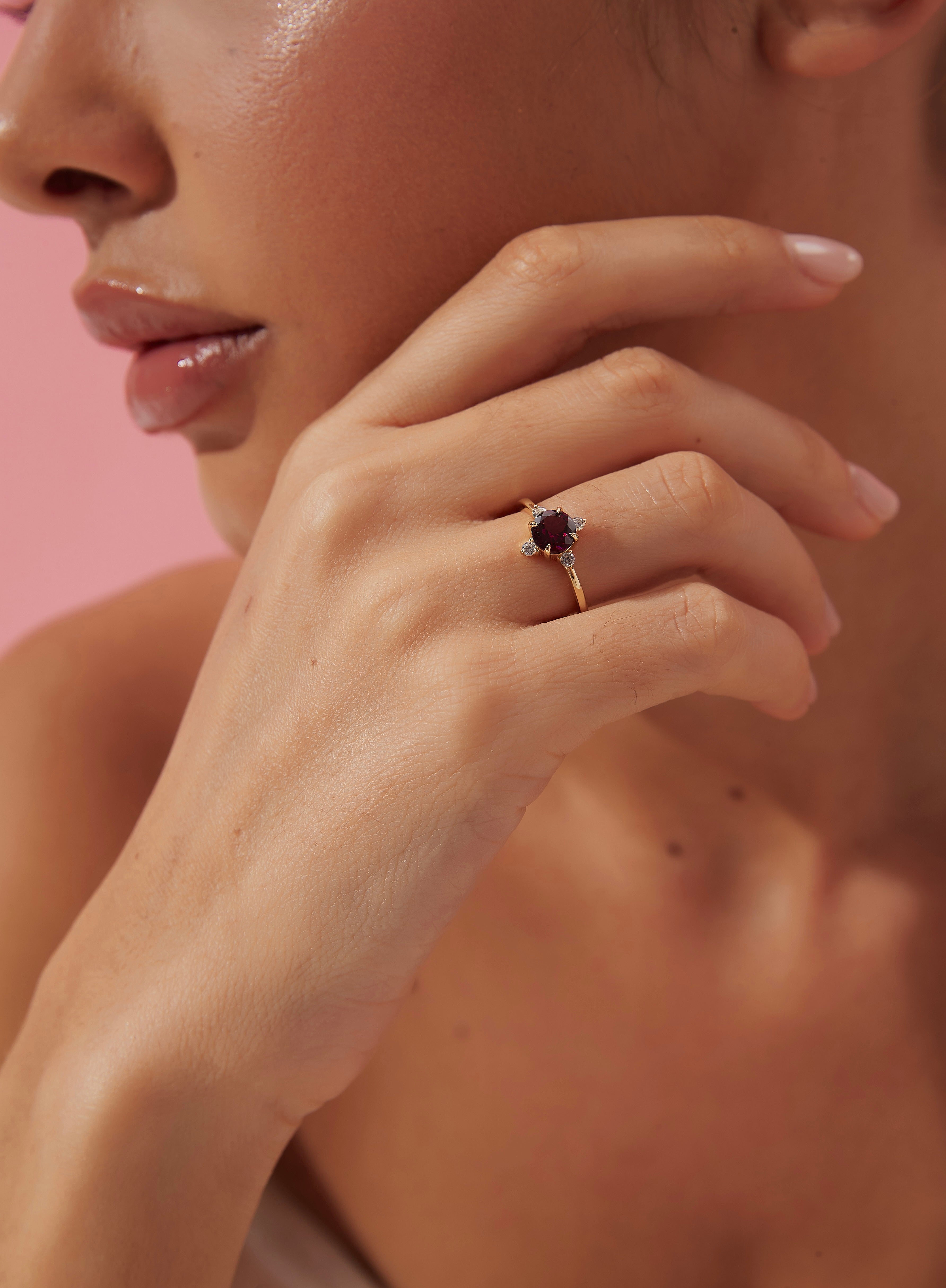 【FREYA】Unique Handmade Natural Rhodolite Garnet Engagement Ring Round Shape 0.8ct