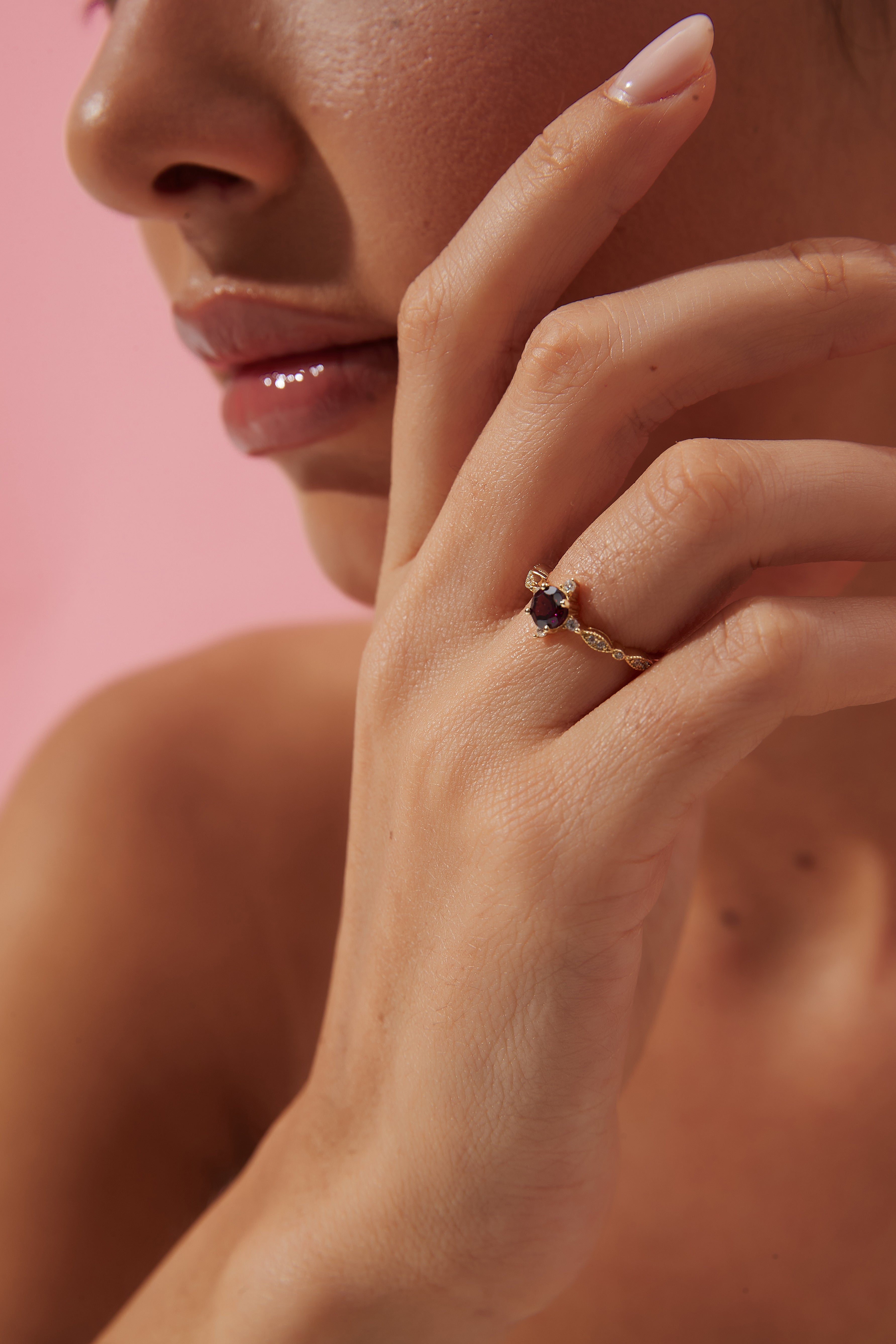 【Valoria】Handmade Natural Rhodolite Garnet Engagement Ring 0.5ct Round Shape