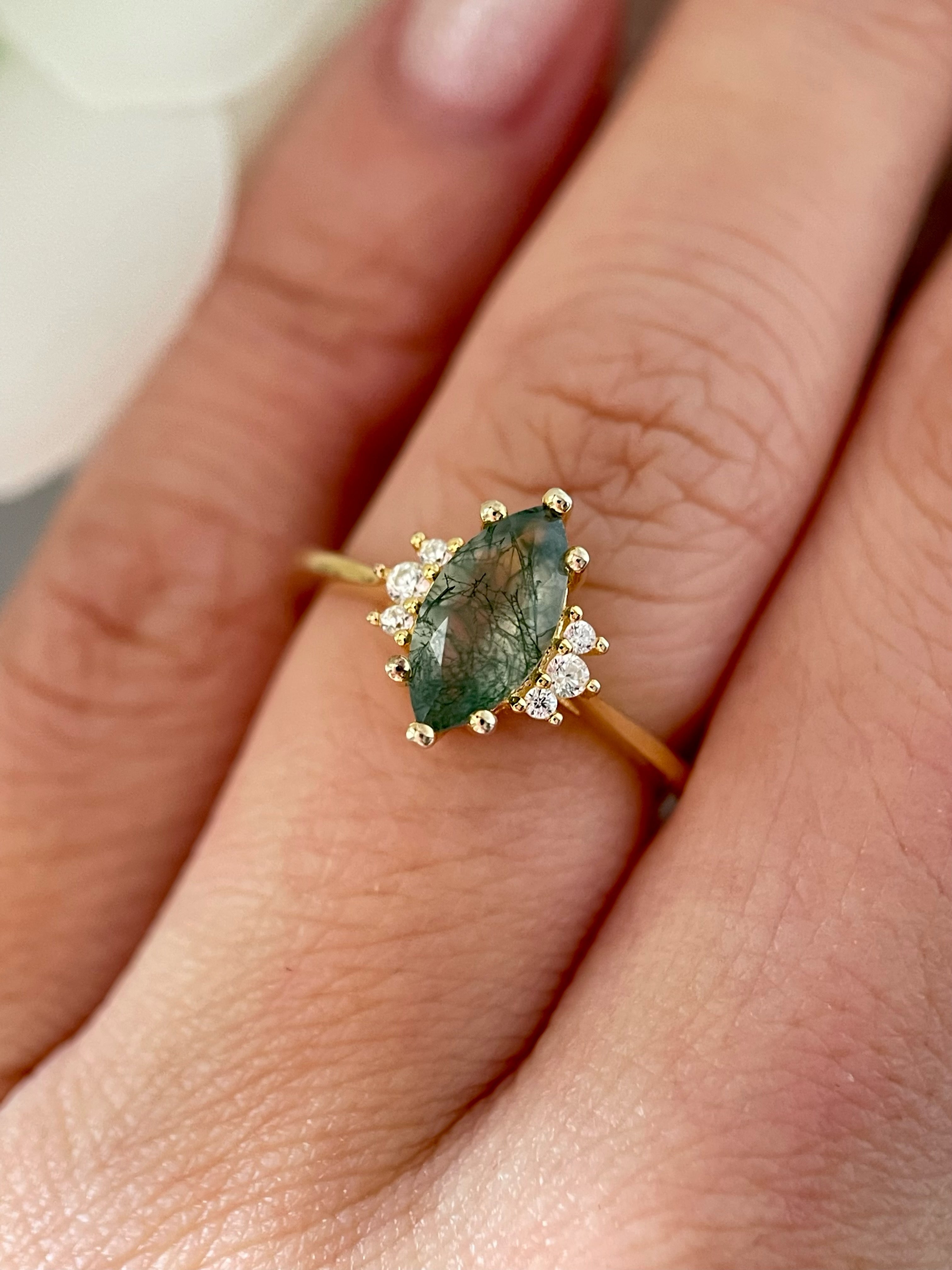 【CASSIOPEIA】Bague de fiançailles unique en agate mousse naturelle, faite à la main, taille marquise, 1 carat