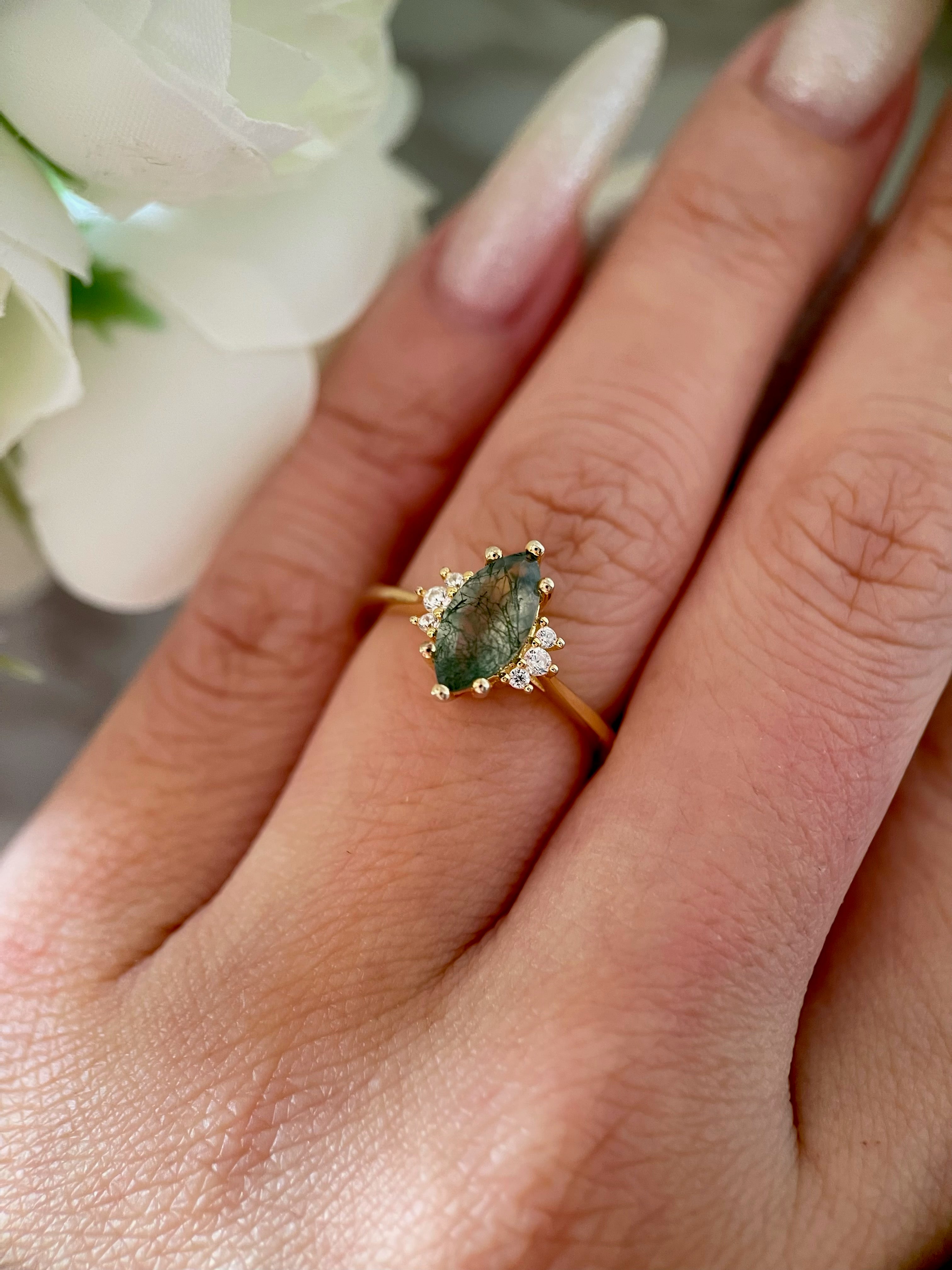 【CASSIOPEIA】Bague de fiançailles unique en agate mousse naturelle, faite à la main, taille marquise, 1 carat