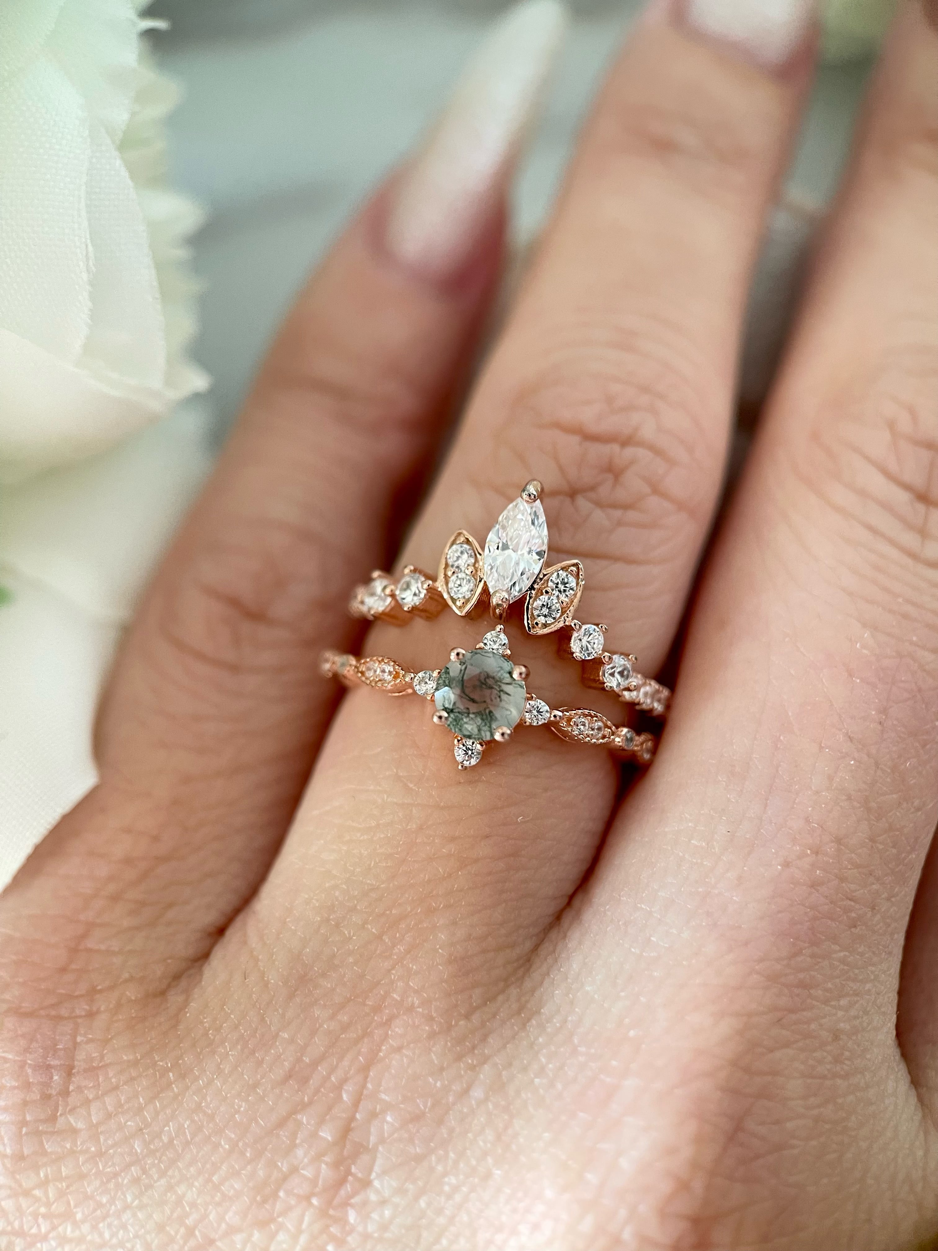 【Ensemble Coralie】Ensemble unique de bagues de fiançailles artisanales en agate mousse naturelle, 2 pièces, 0,5 ct, forme ronde