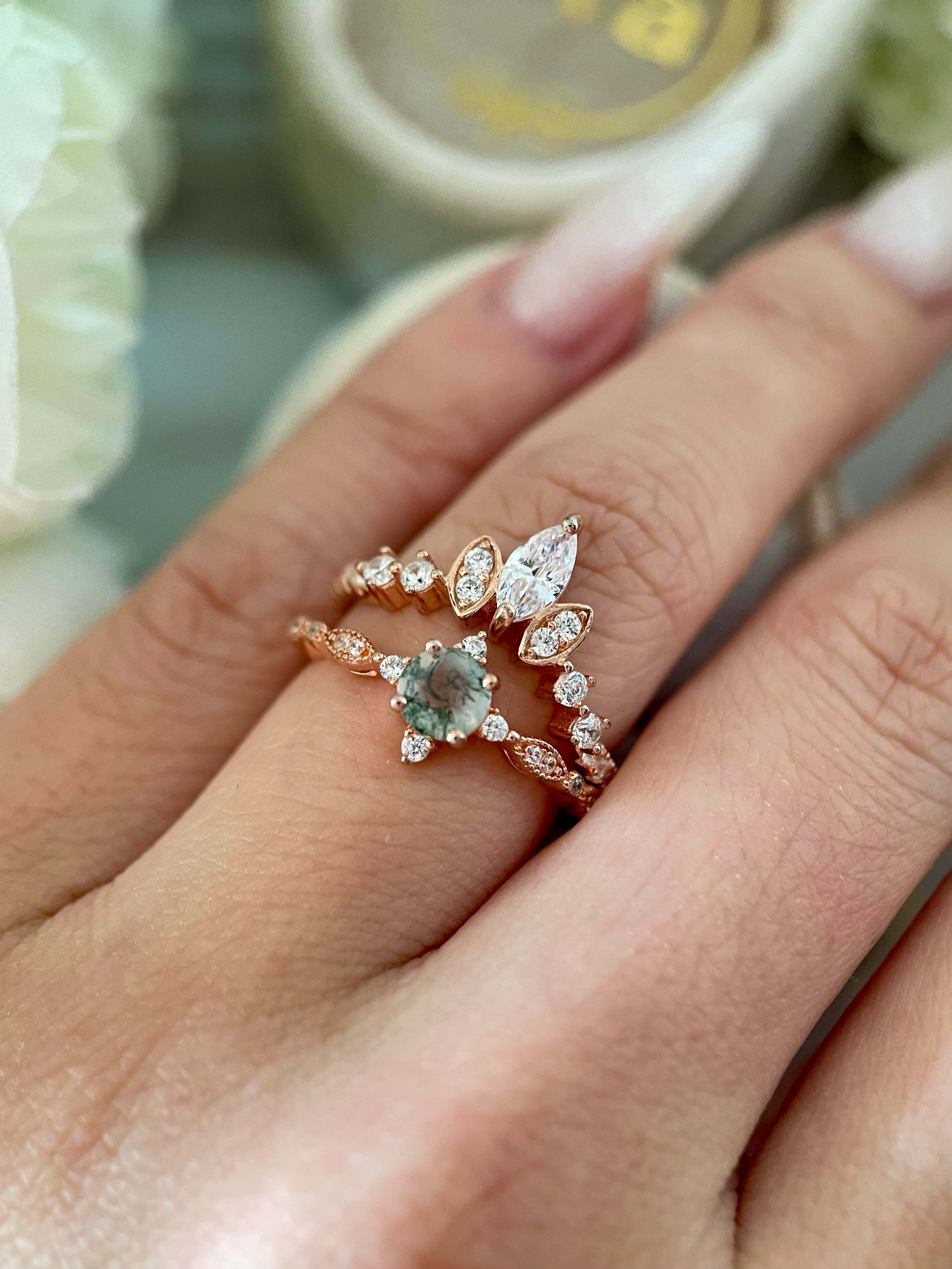 【Ensemble Coralie】Ensemble unique de bagues de fiançailles artisanales en agate mousse naturelle, 2 pièces, 0,5 ct, forme ronde