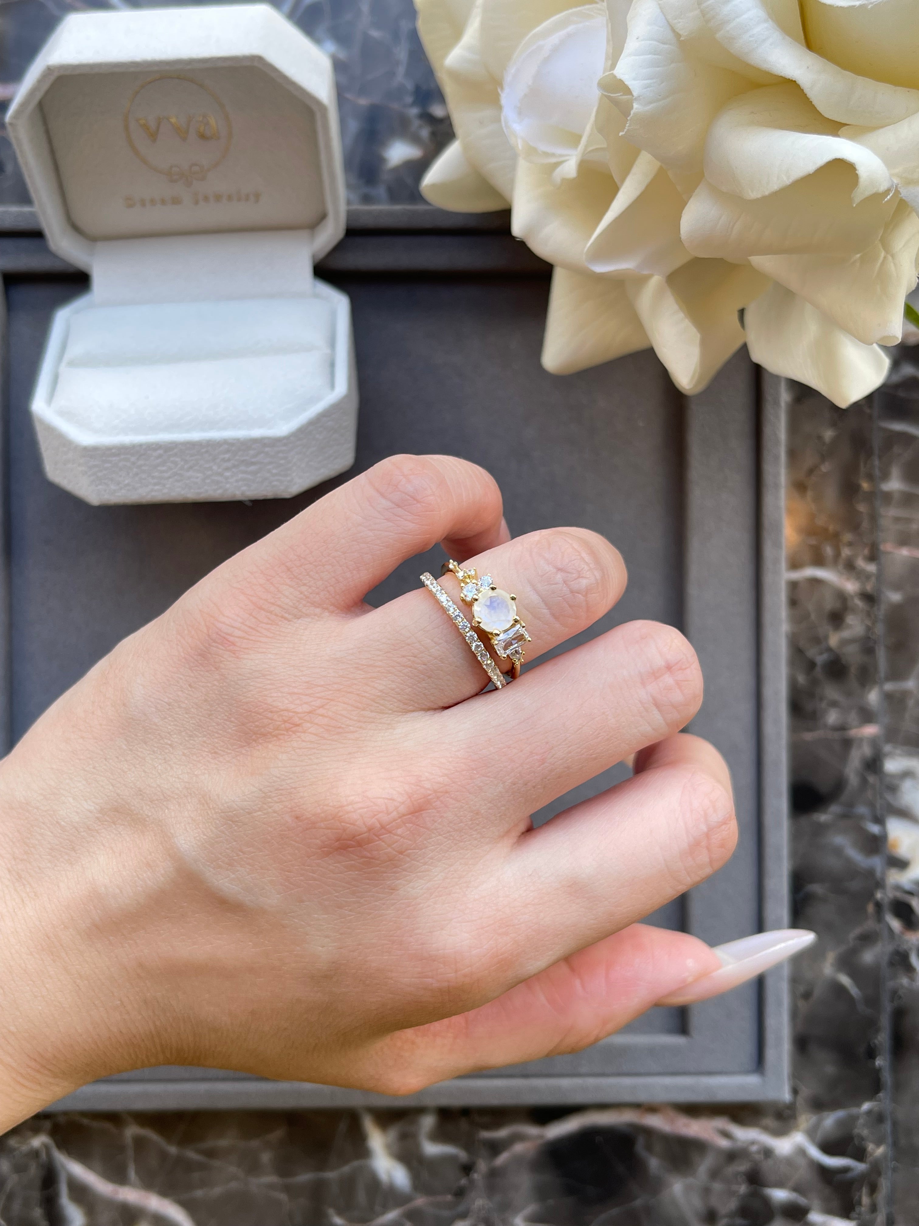 【Auraline】Unique Handmade Natural Blue Moonstone Engagement Ring 0.8ct Round Shape