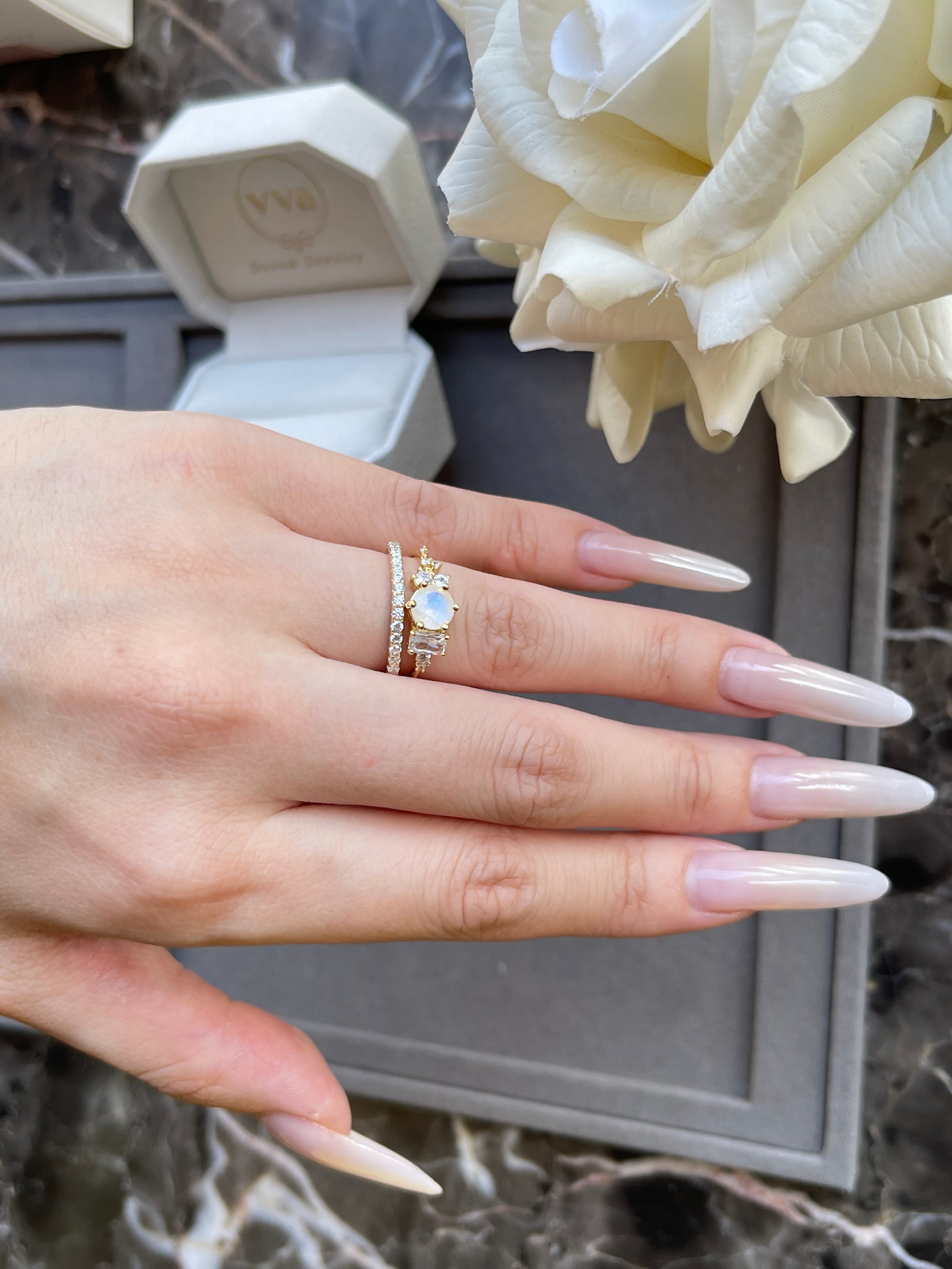 【Auraline】Unique Handmade Natural Blue Moonstone Engagement Ring 0.8ct Round Shape