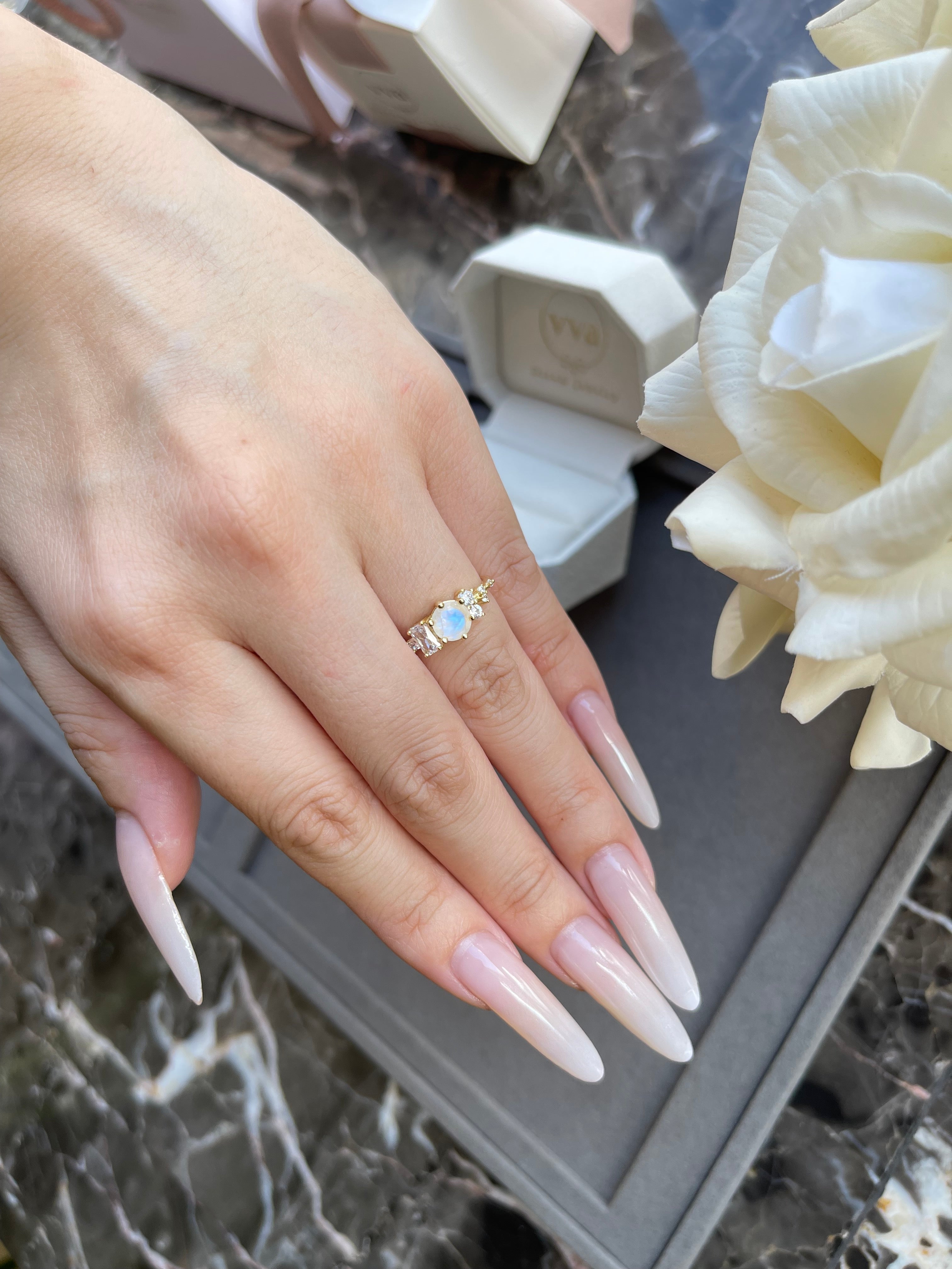 【Auraline】Unique Handmade Natural Blue Moonstone Engagement Ring 0.8ct Round Shape