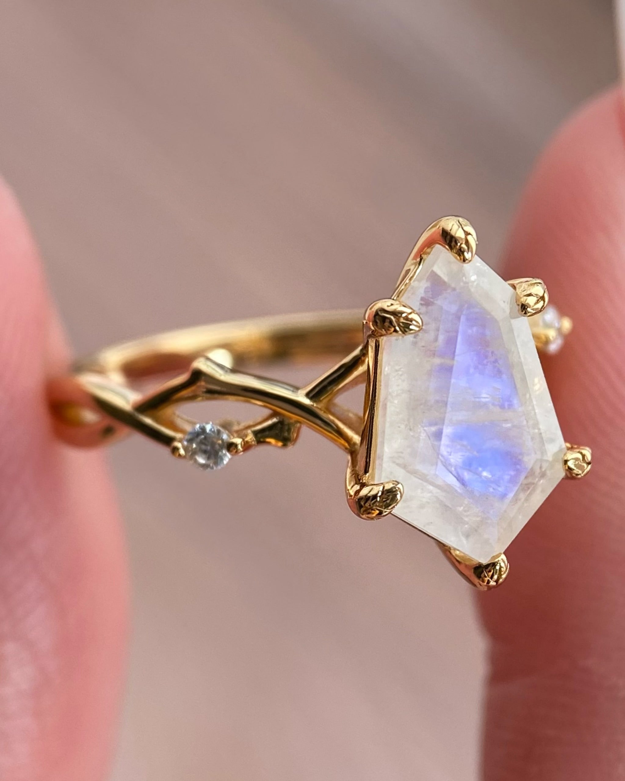 【Voile éthéré】Bague de fiançailles unique en agate mousse naturelle, faite main, de forme ovale, 1,5 ct
