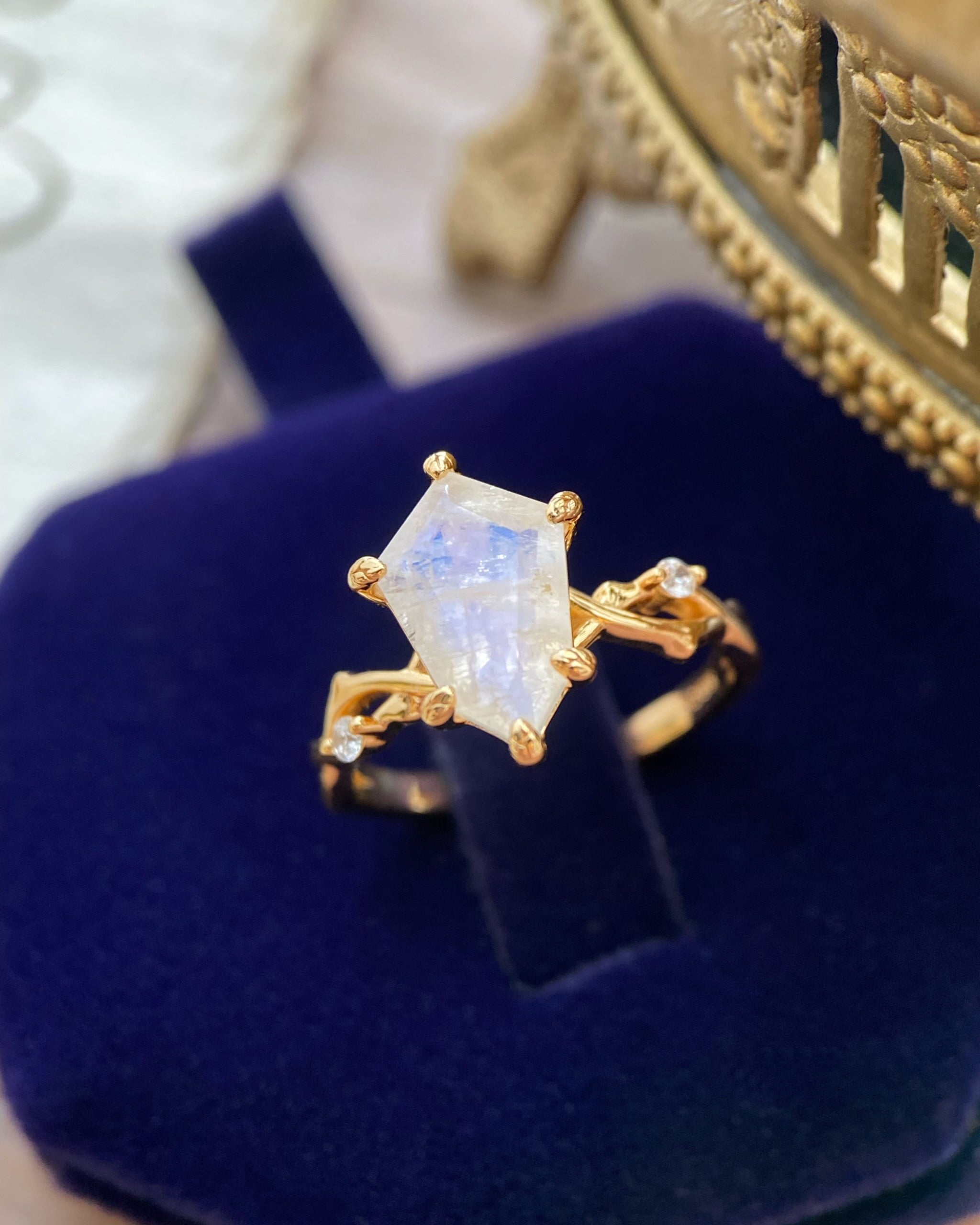 【Voile éthéré】Bague de fiançailles unique en agate mousse naturelle, faite main, de forme ovale, 1,5 ct