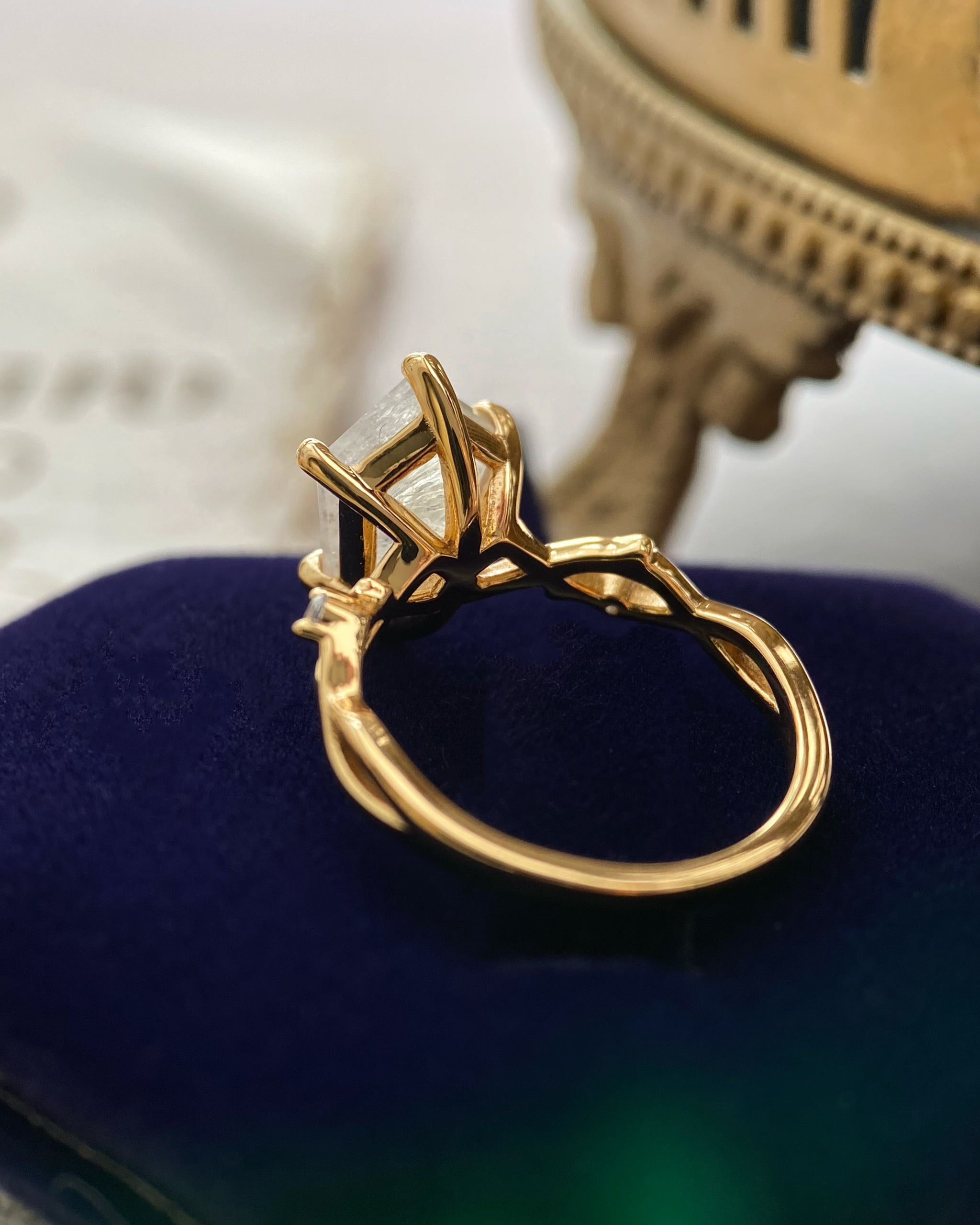 【Voile éthéré】Bague de fiançailles unique en agate mousse naturelle, faite main, de forme ovale, 1,5 ct