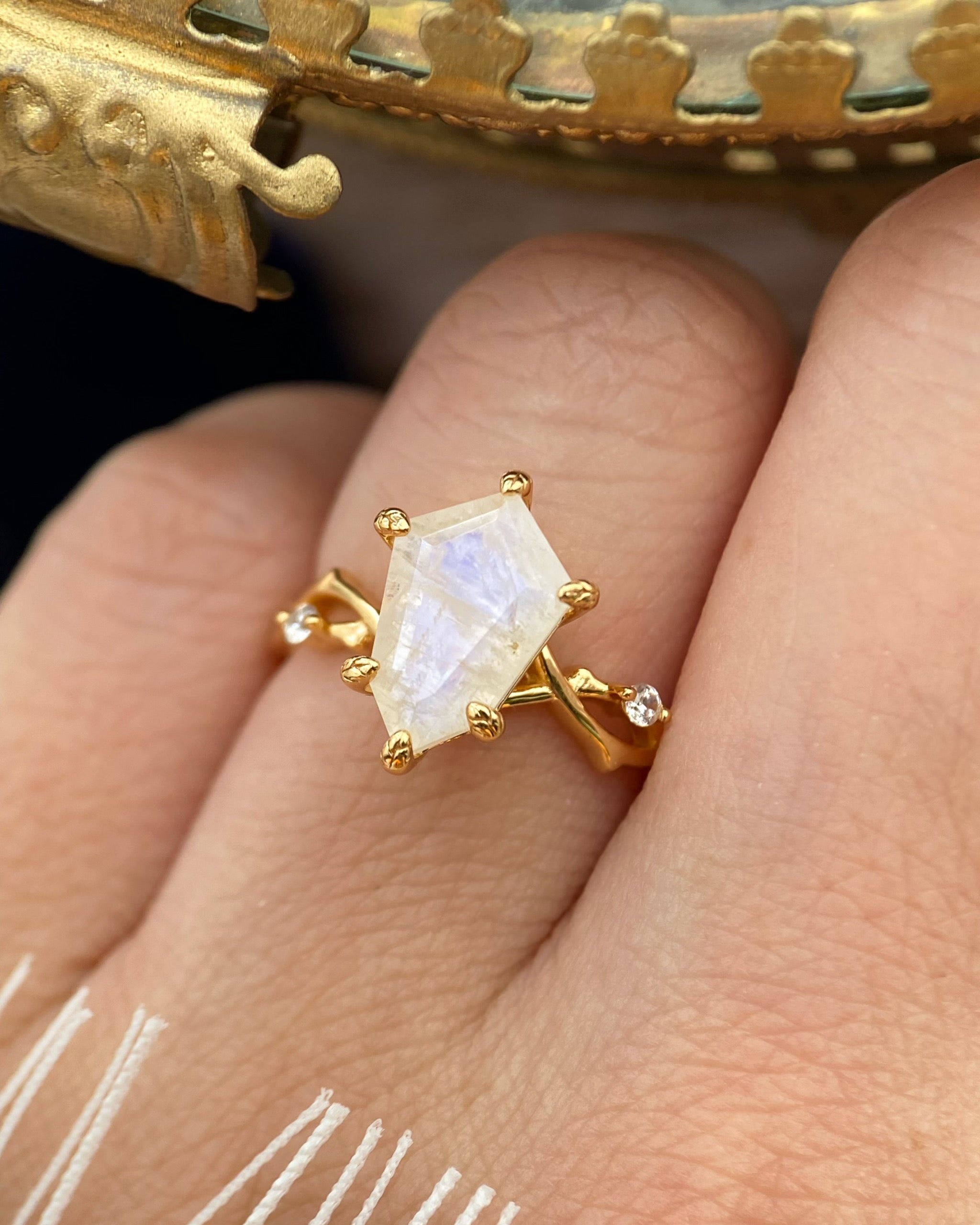 【Voile éthéré】Bague de fiançailles unique en agate mousse naturelle, faite main, de forme ovale, 1,5 ct