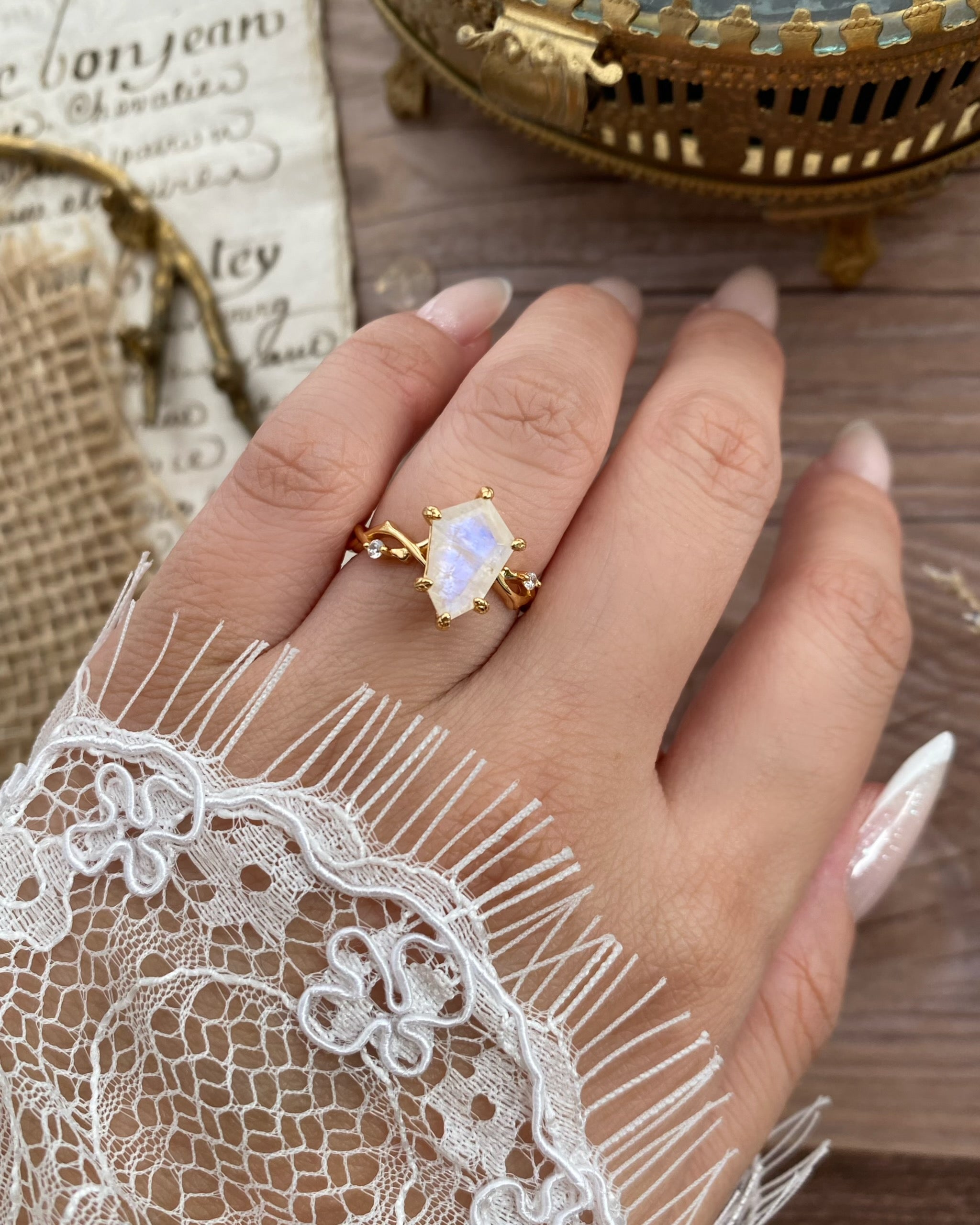 【Voile éthéré】Bague de fiançailles unique en agate mousse naturelle, faite main, de forme ovale, 1,5 ct
