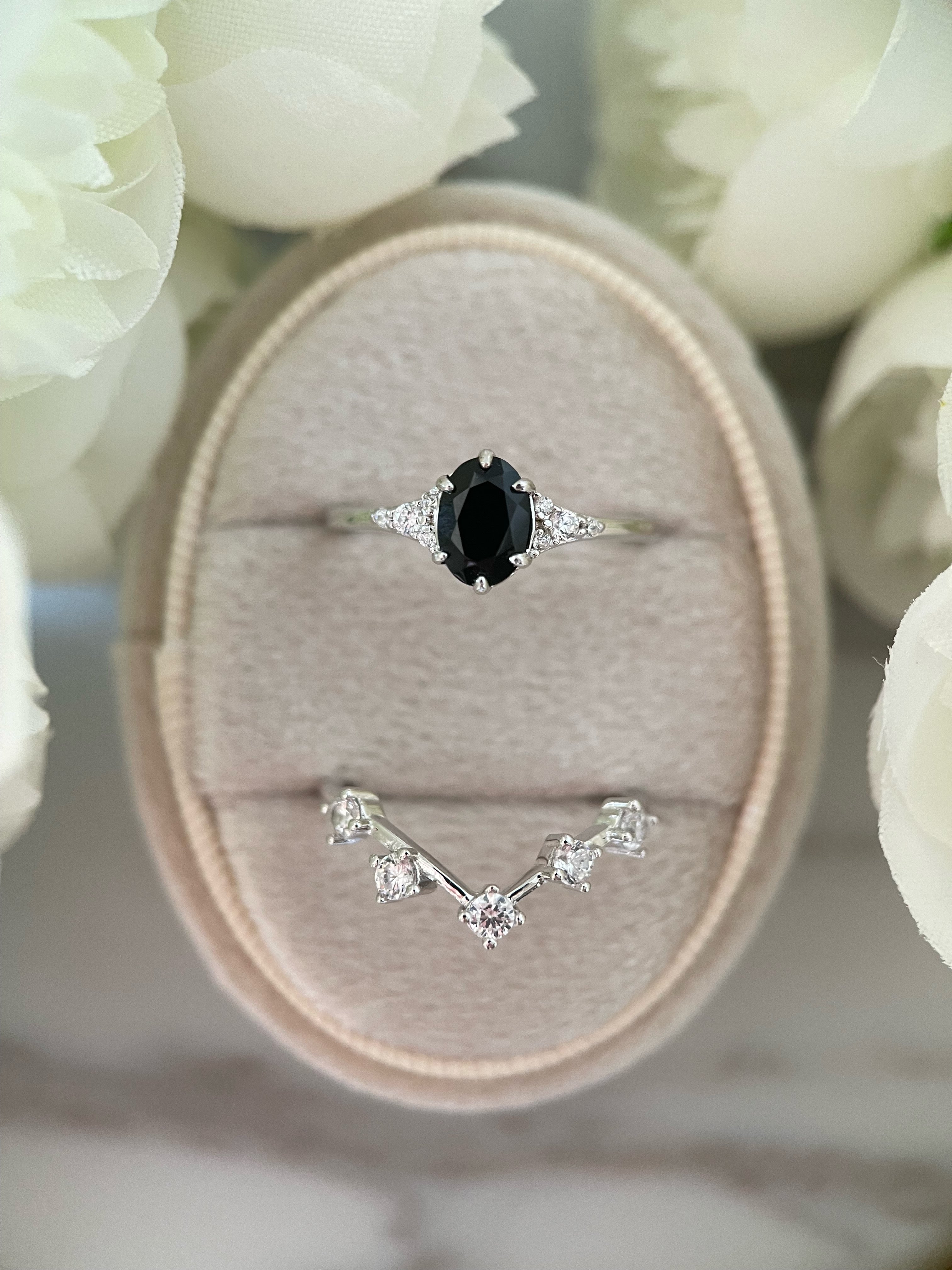 【Ensemble Lyra】Ensemble de 2 bagues de fiançailles ovales en onyx noir naturel fait main (0,75 ct).