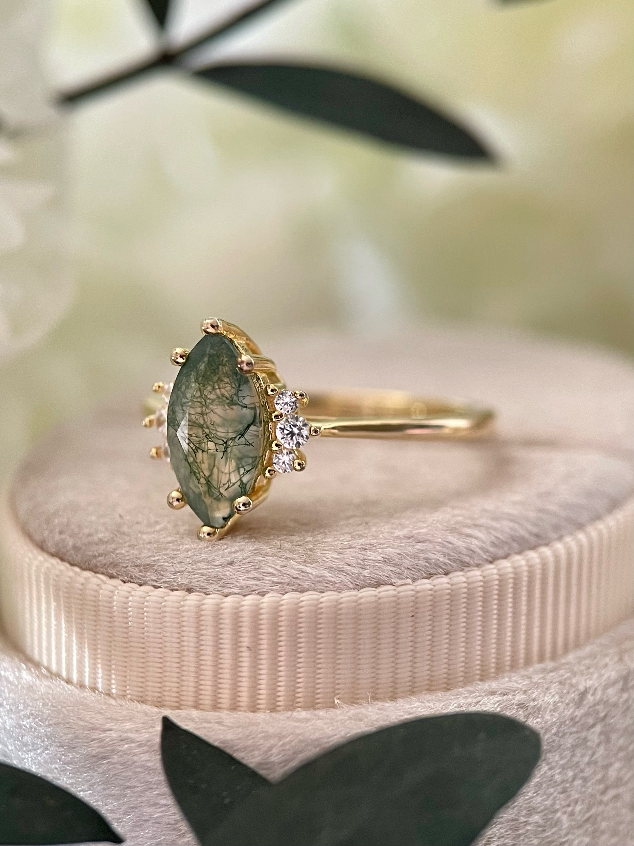 【CASSIOPEIA】Bague de fiançailles unique en agate mousse naturelle, faite à la main, taille marquise, 1 carat